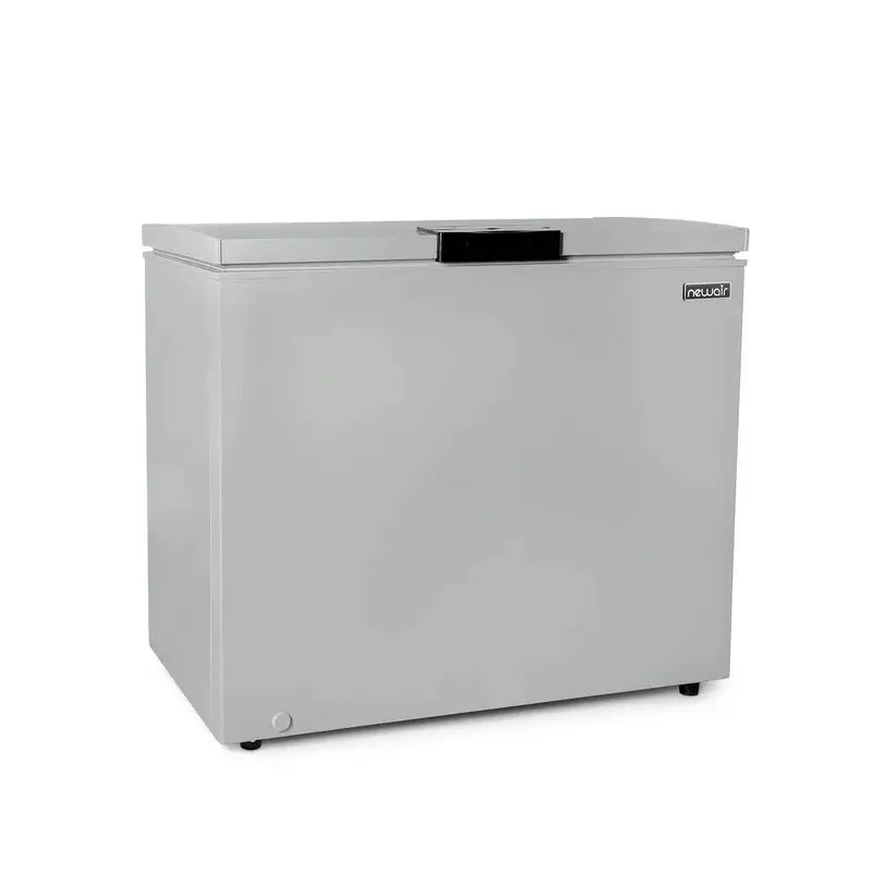 Newair 7 Cubic Feet Cu. Ft. Garage Ready Chest Freezer with Adjustable Temperature Controls | Fridge.com