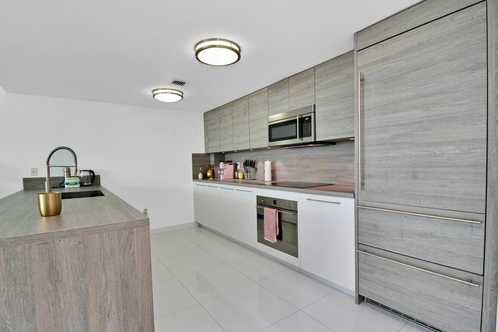 4 Door Refrigerator Vs. Drawer Refrigerator | Fridge.com