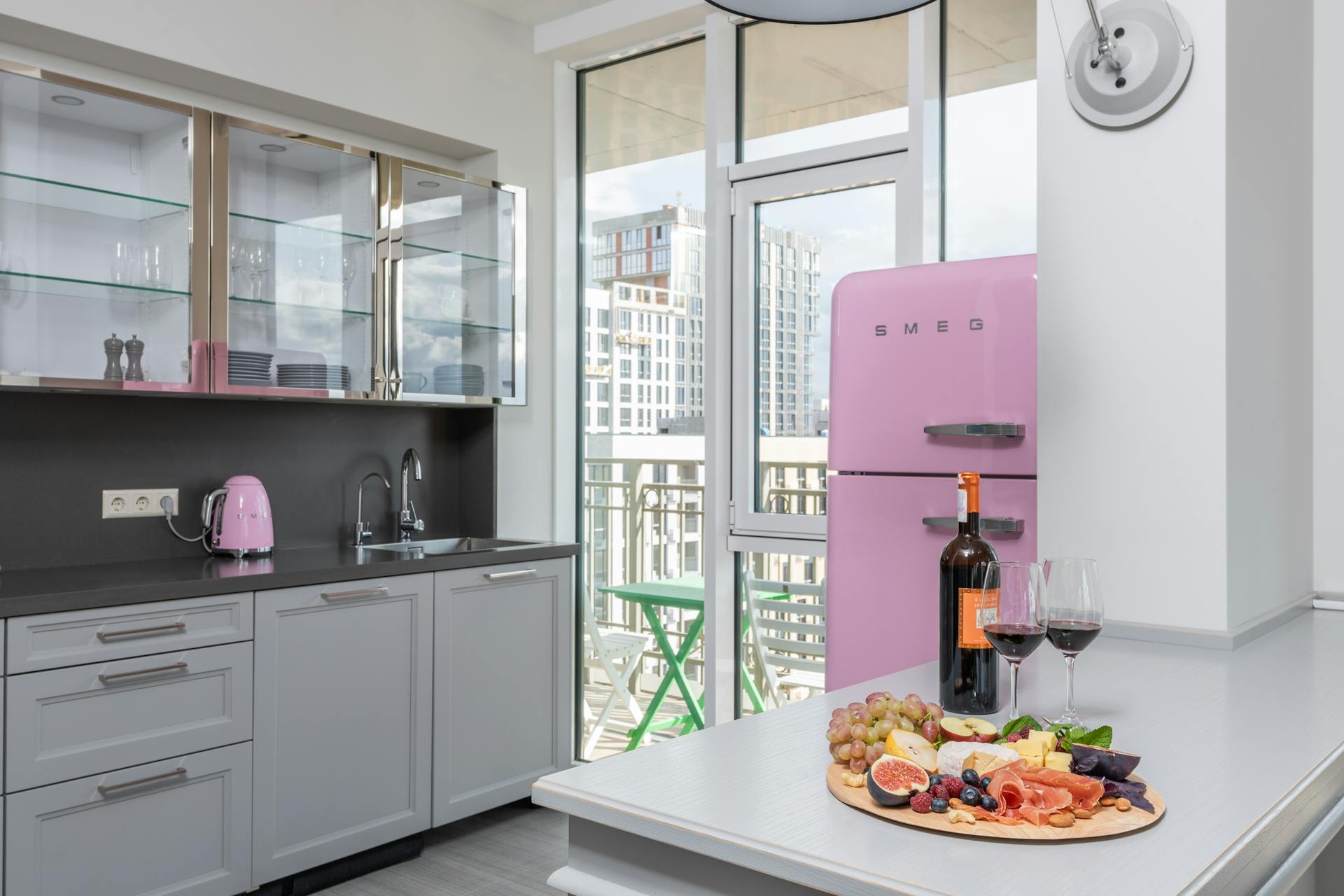 Best Fridge For A Minimalist Home | Fridge.com