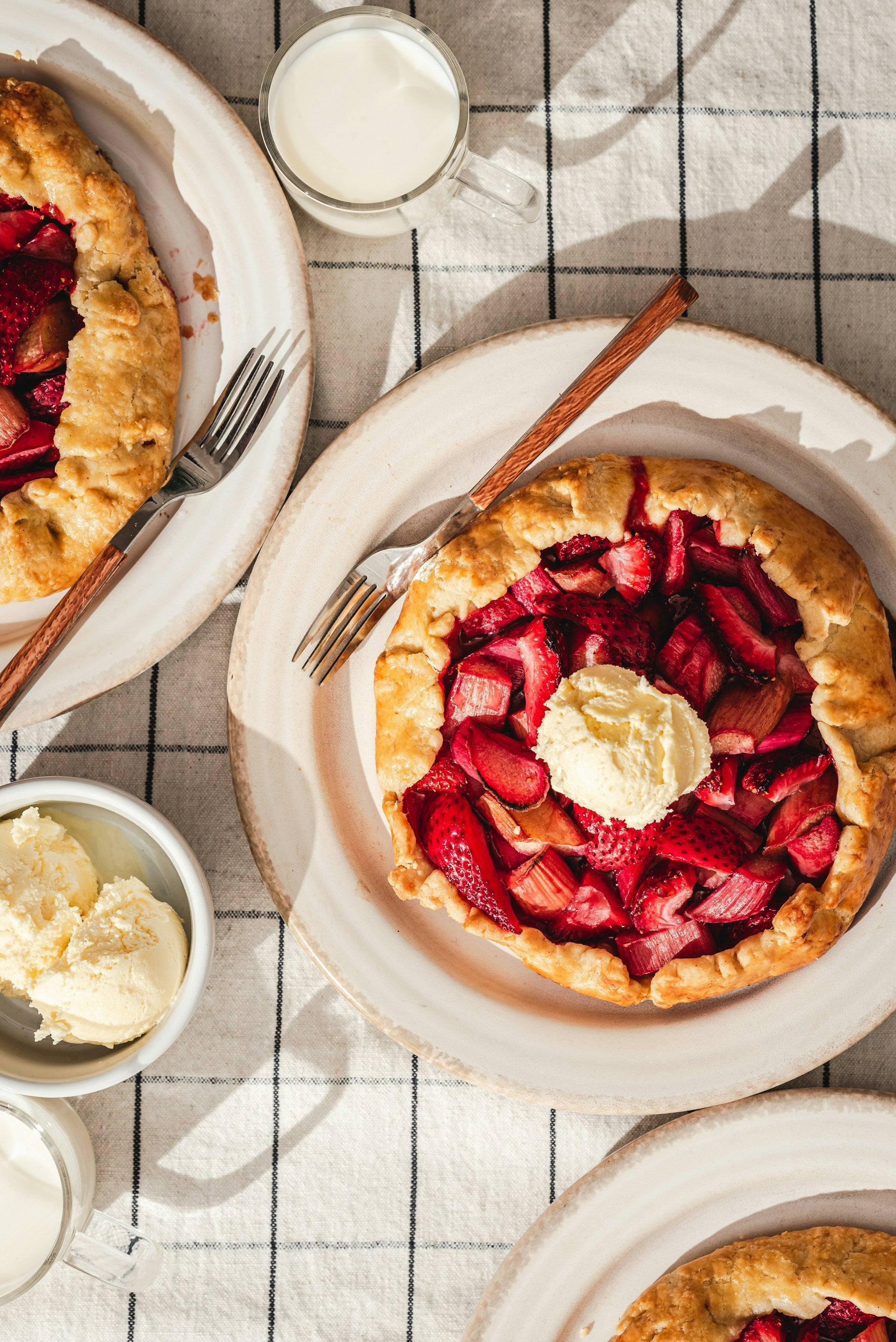 Best Fridge For National Strawberry Rhubarb Wine Day | Fridge.com