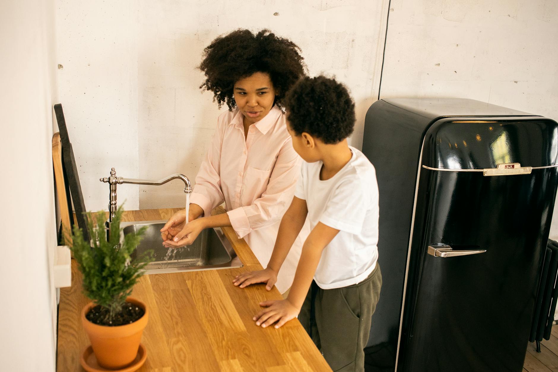 Black Stainless Refrigerator Vs. Built In Ice Maker | Fridge.com