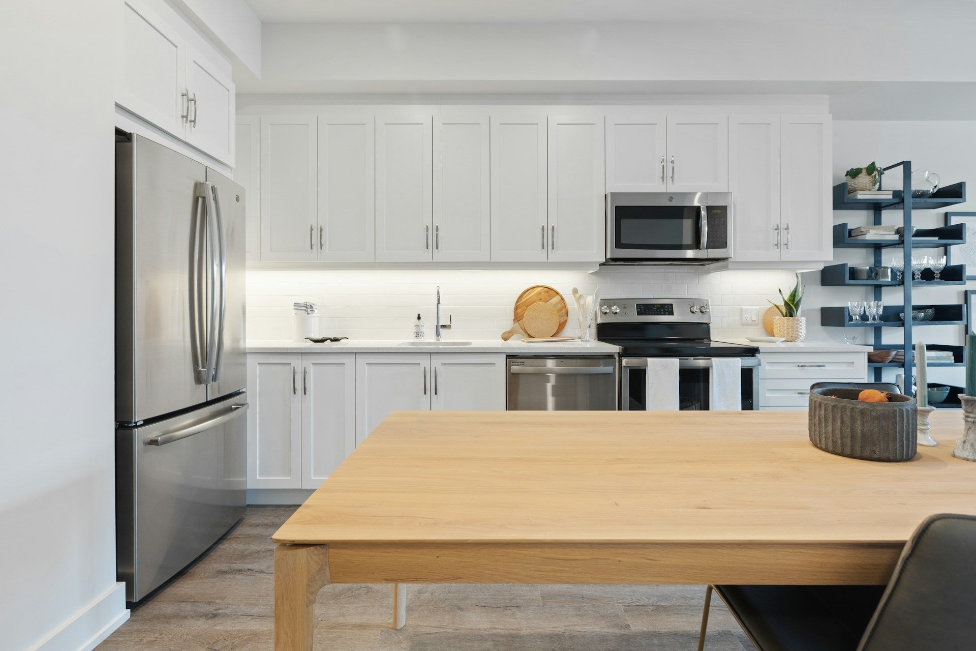 Bottom Freezer Refrigerator Vs. Convertible Freezer Refrigerator | Fridge.com