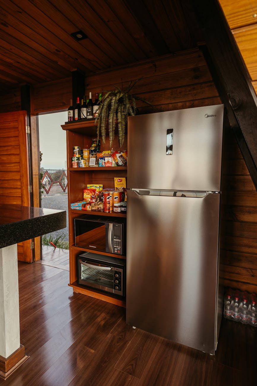 Built In Ice Maker Vs. Silver Refrigerator | Fridge.com