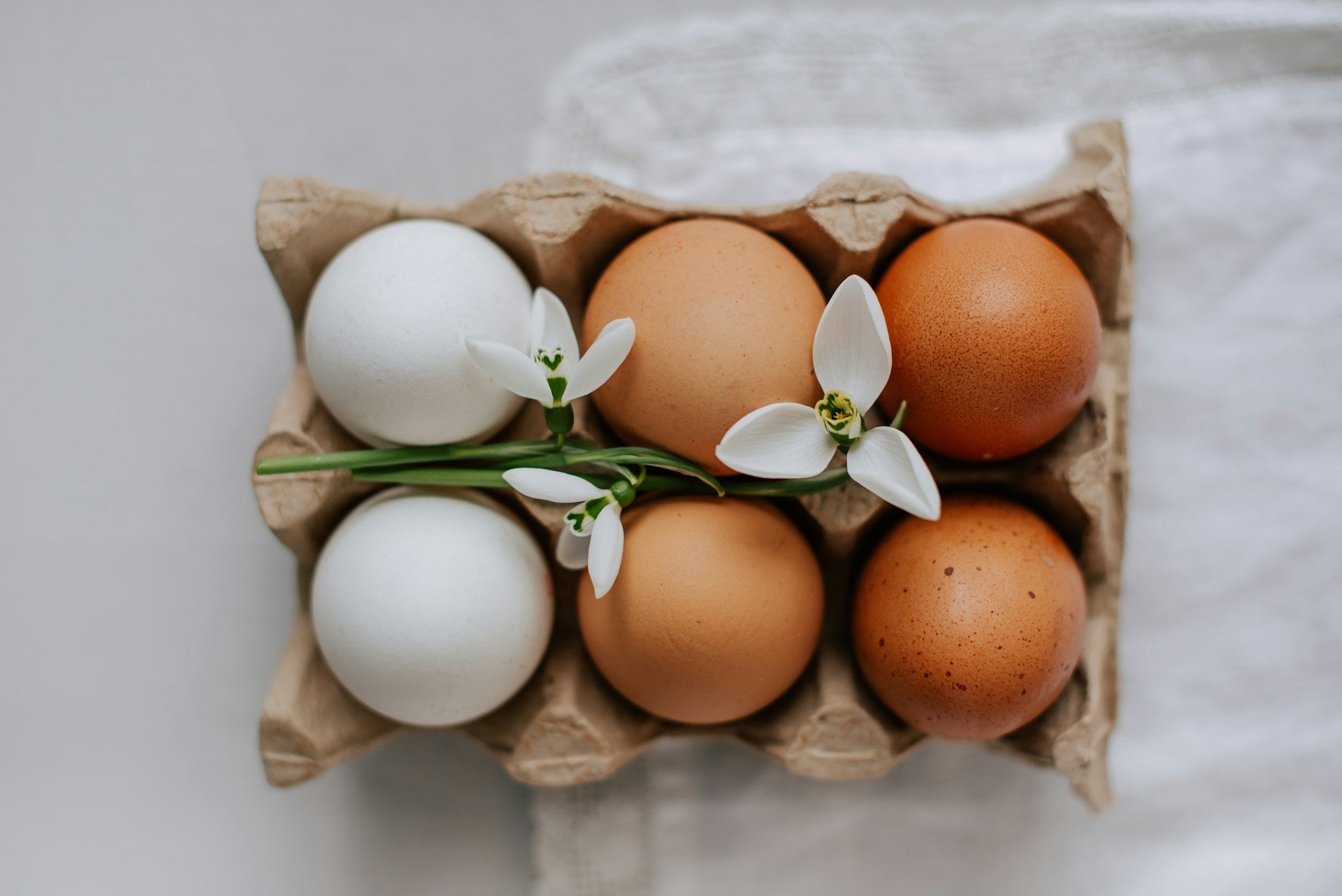 How Long Can An Egg Be Out Of The Fridge? | Fridge.com