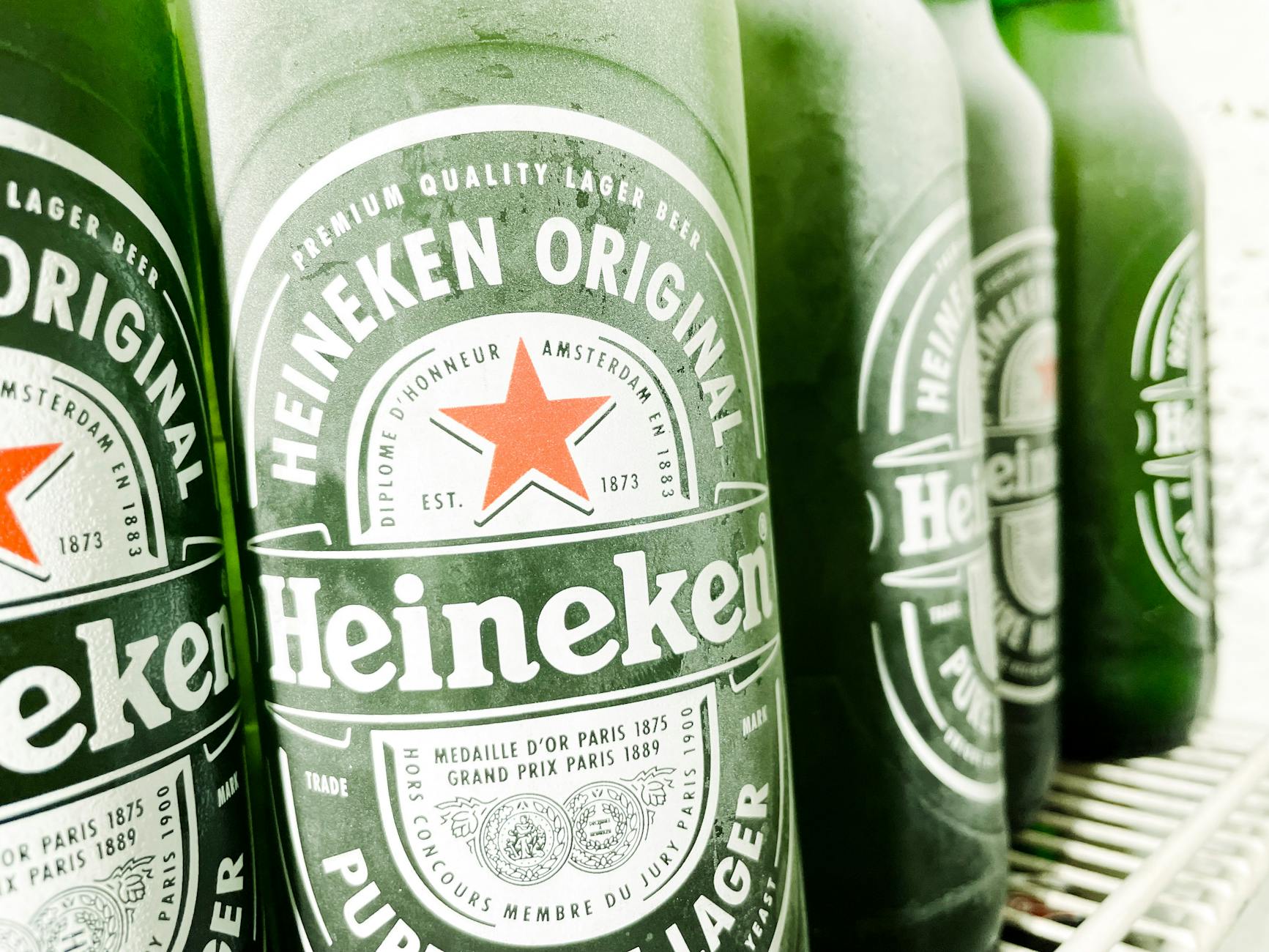 How Many Drinks Can Fit In A Beer Fridge? | Fridge.com