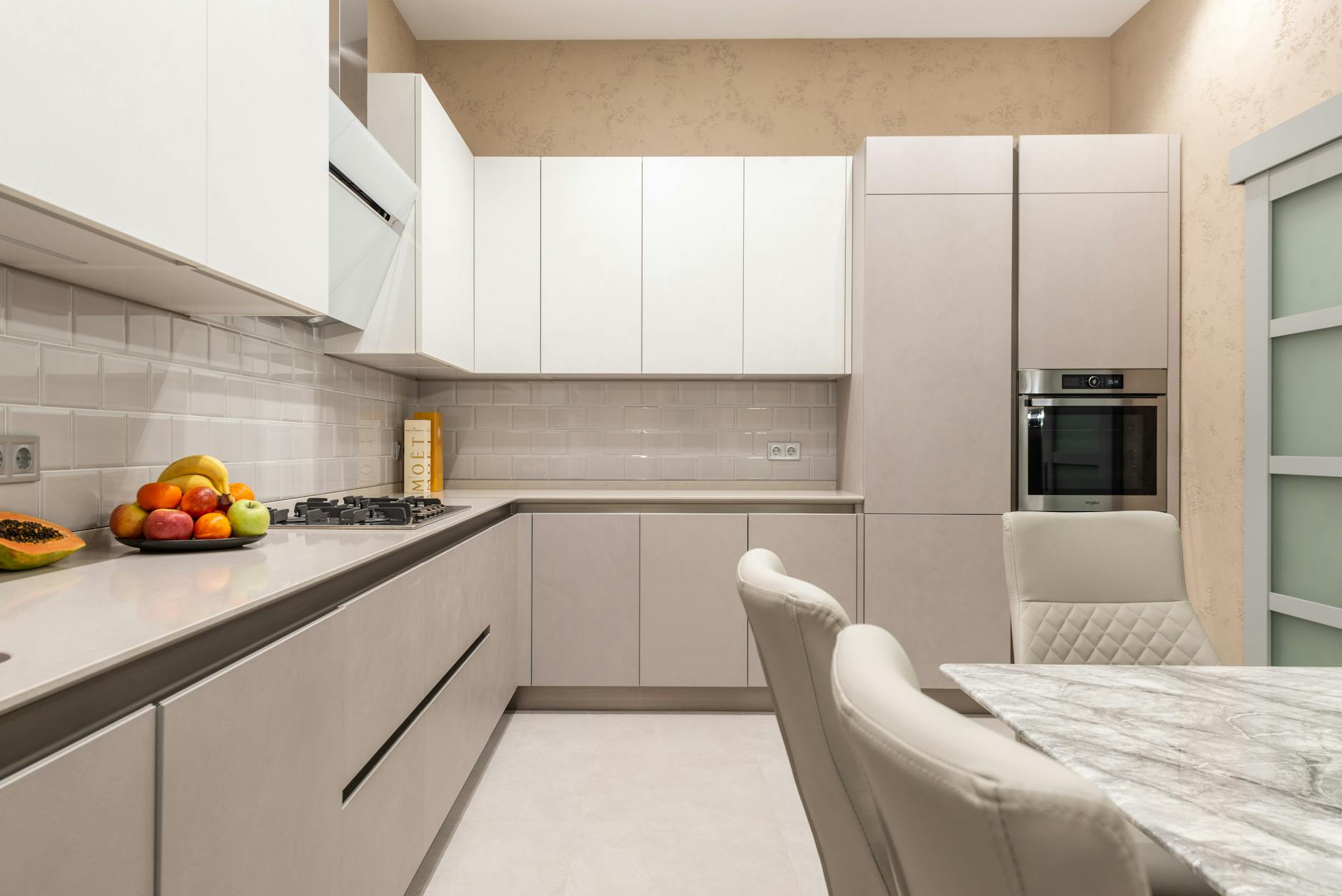 How Much Food Can Fit In A Apartment Size Refrigerator? | Fridge.com