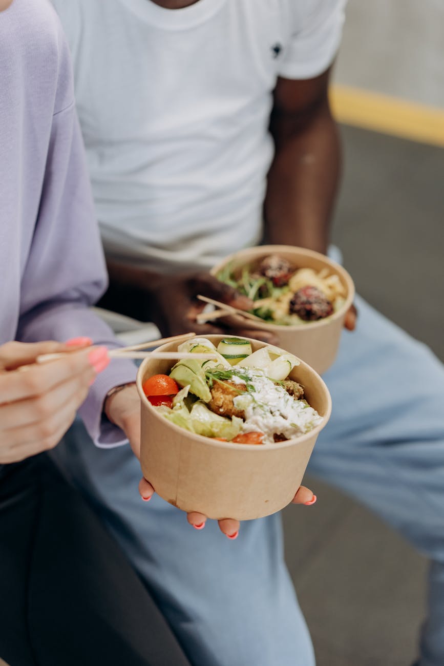 How Much Food Can Fit In A Office Refrigerator? | Fridge.com