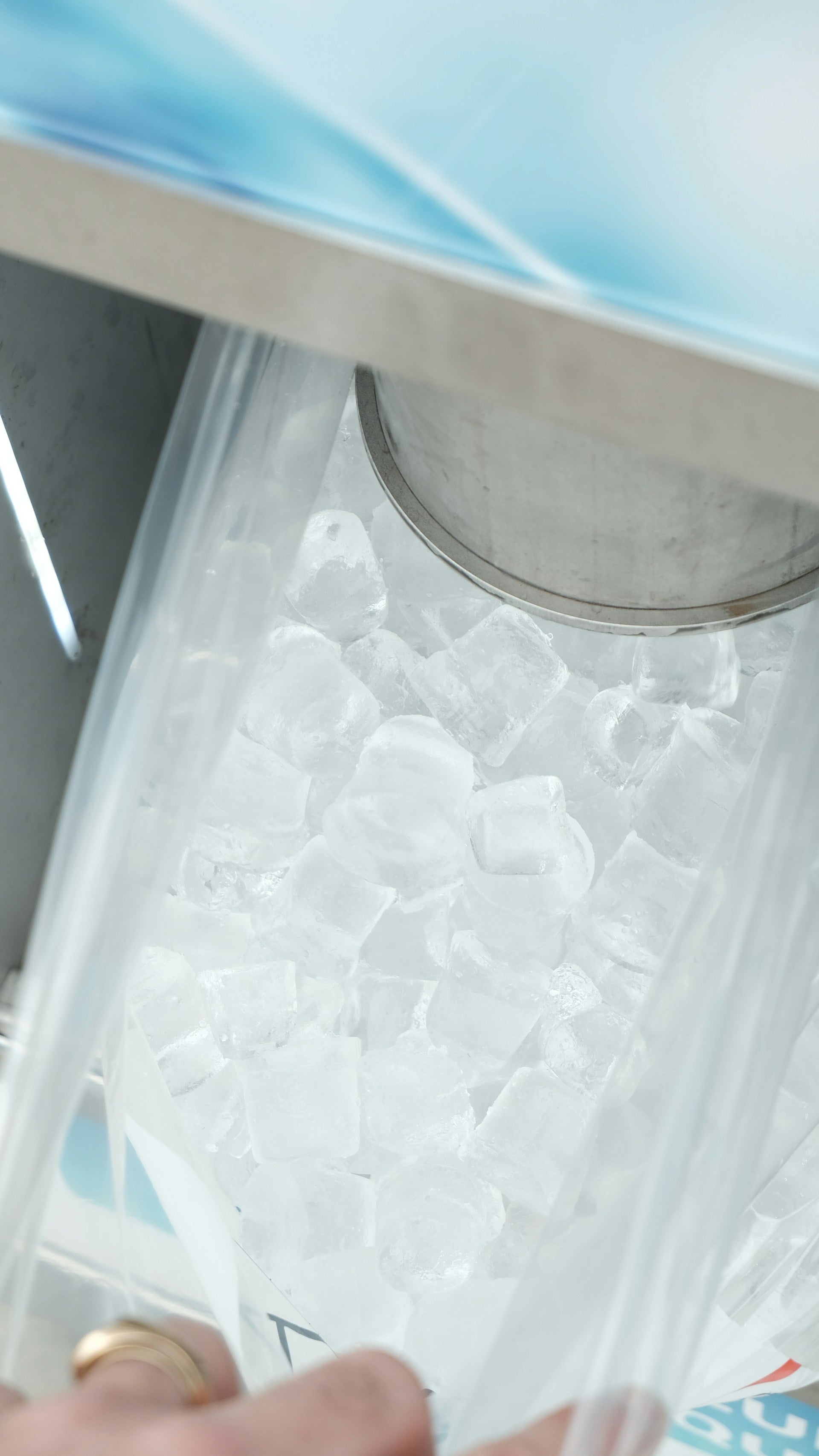 Ice Machine Vs. Reach In Freezer | Fridge.com
