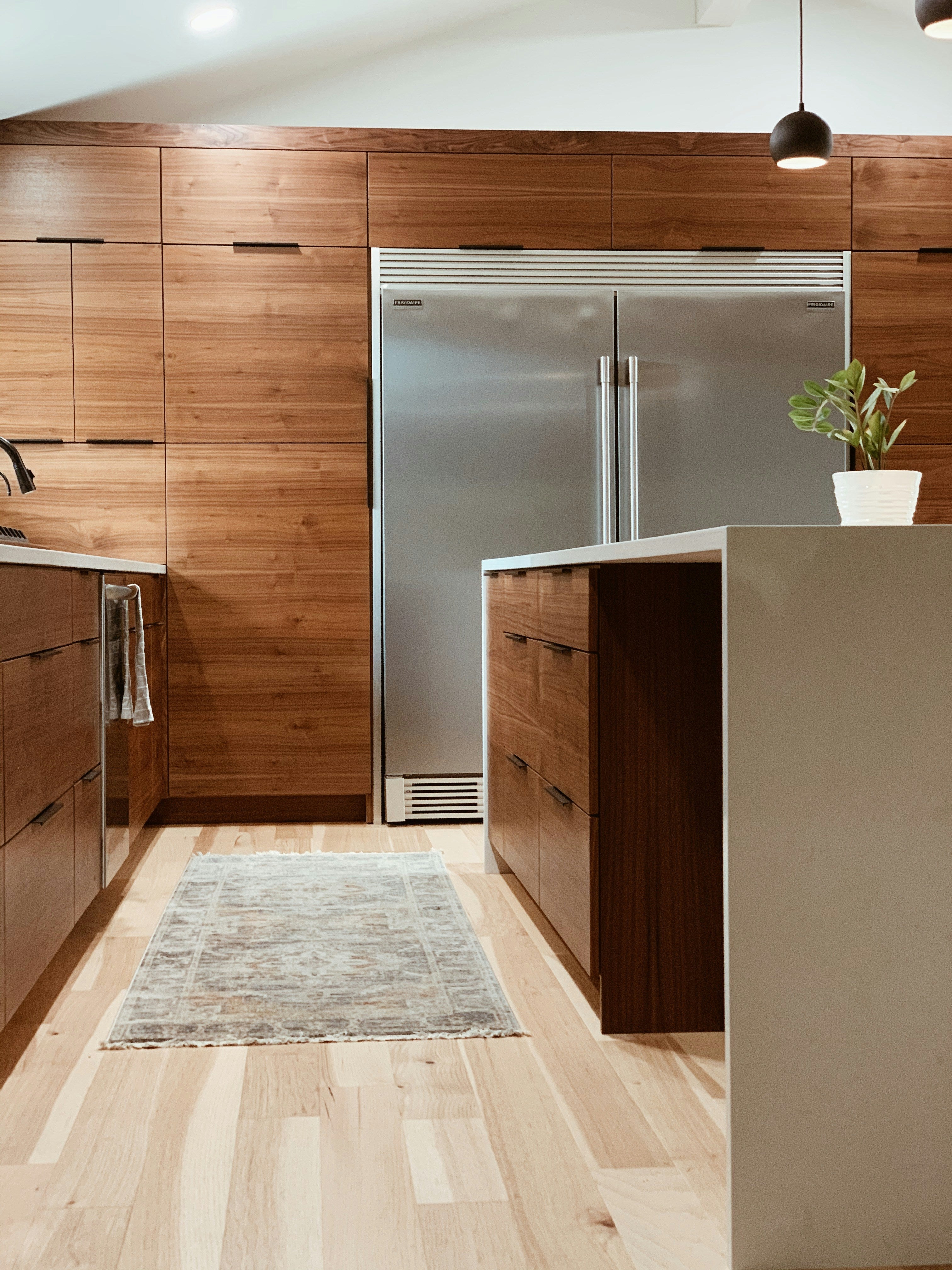 Maximize Your Storage: Top Picks For A Large Side By Side Refrigerator | Fridge.com