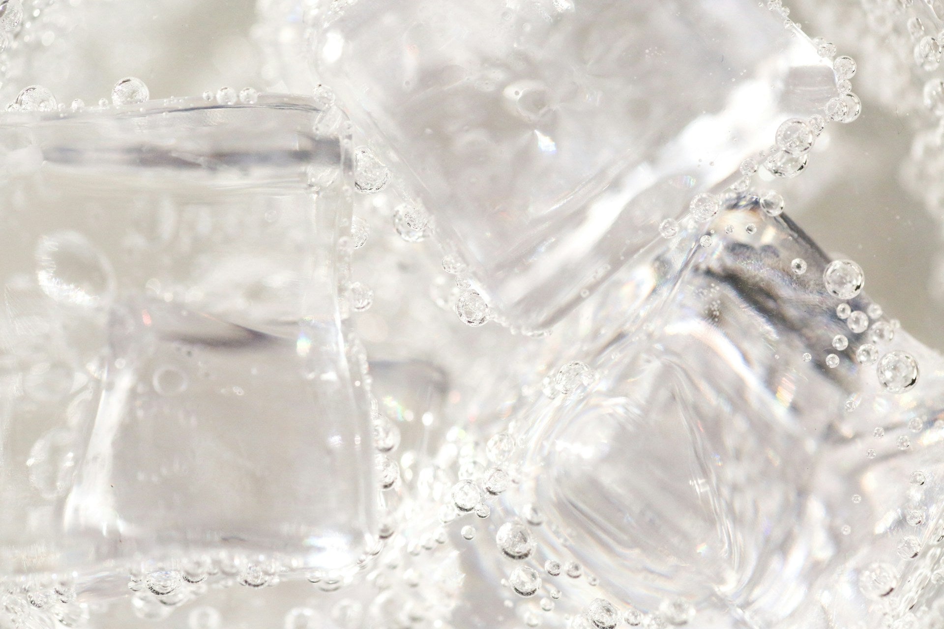 What Cooler Keeps Ice The Longest With Wheels? | Fridge.com
