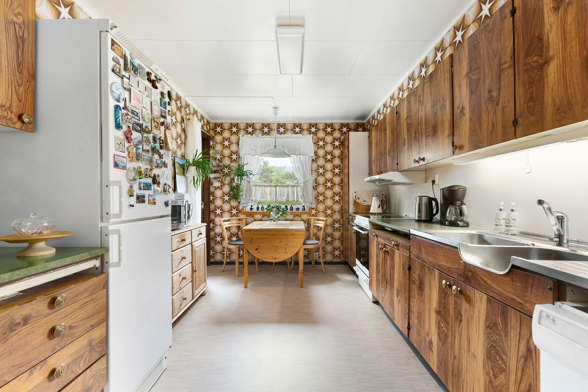 What Is The Best Thing To Clean An Old Fridge? | Fridge.com