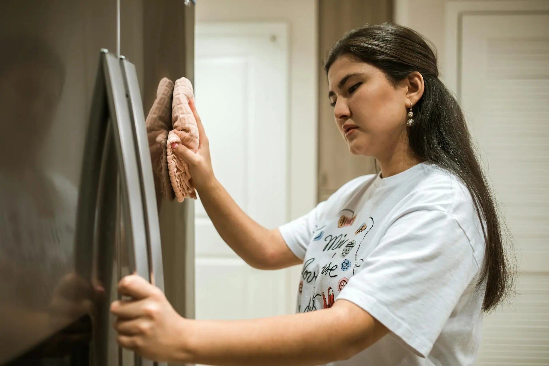 Which Shelf In A Refrigerator Has Less Humidity? | Fridge.com