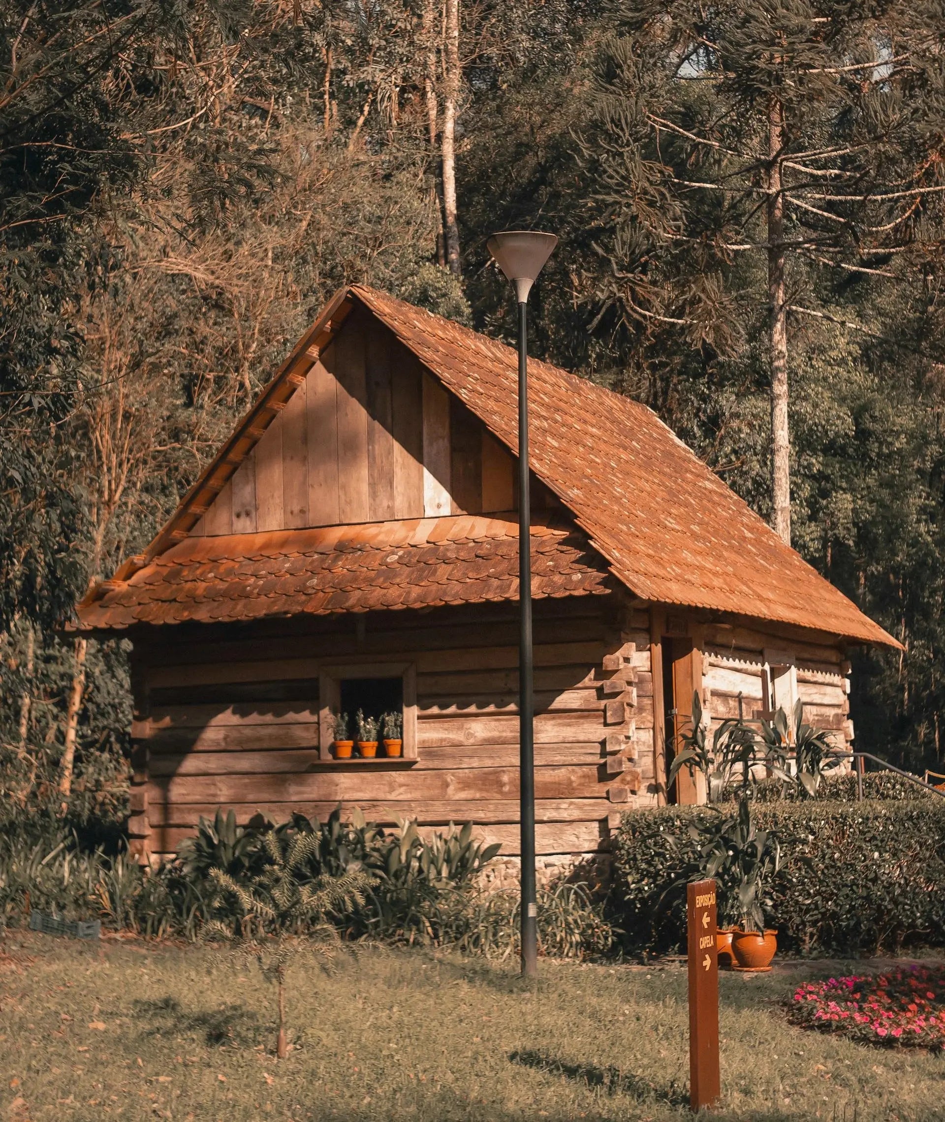 Best-Outdoor-Freezer-For-A-Rustic-Cabin | Fridge.com