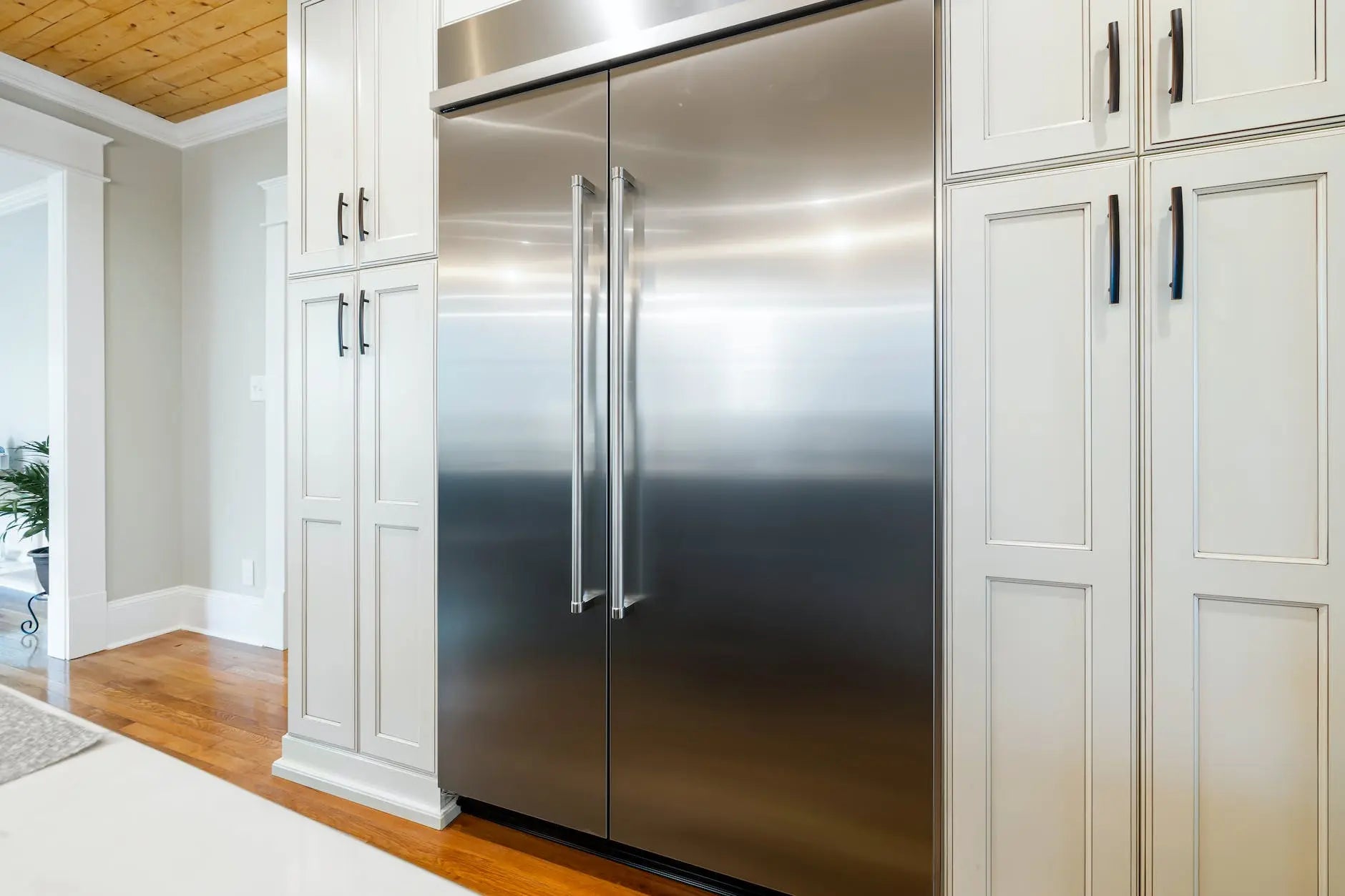 Comparing Refrigerator Designs: The Benefits of French Doors | Fridge.com