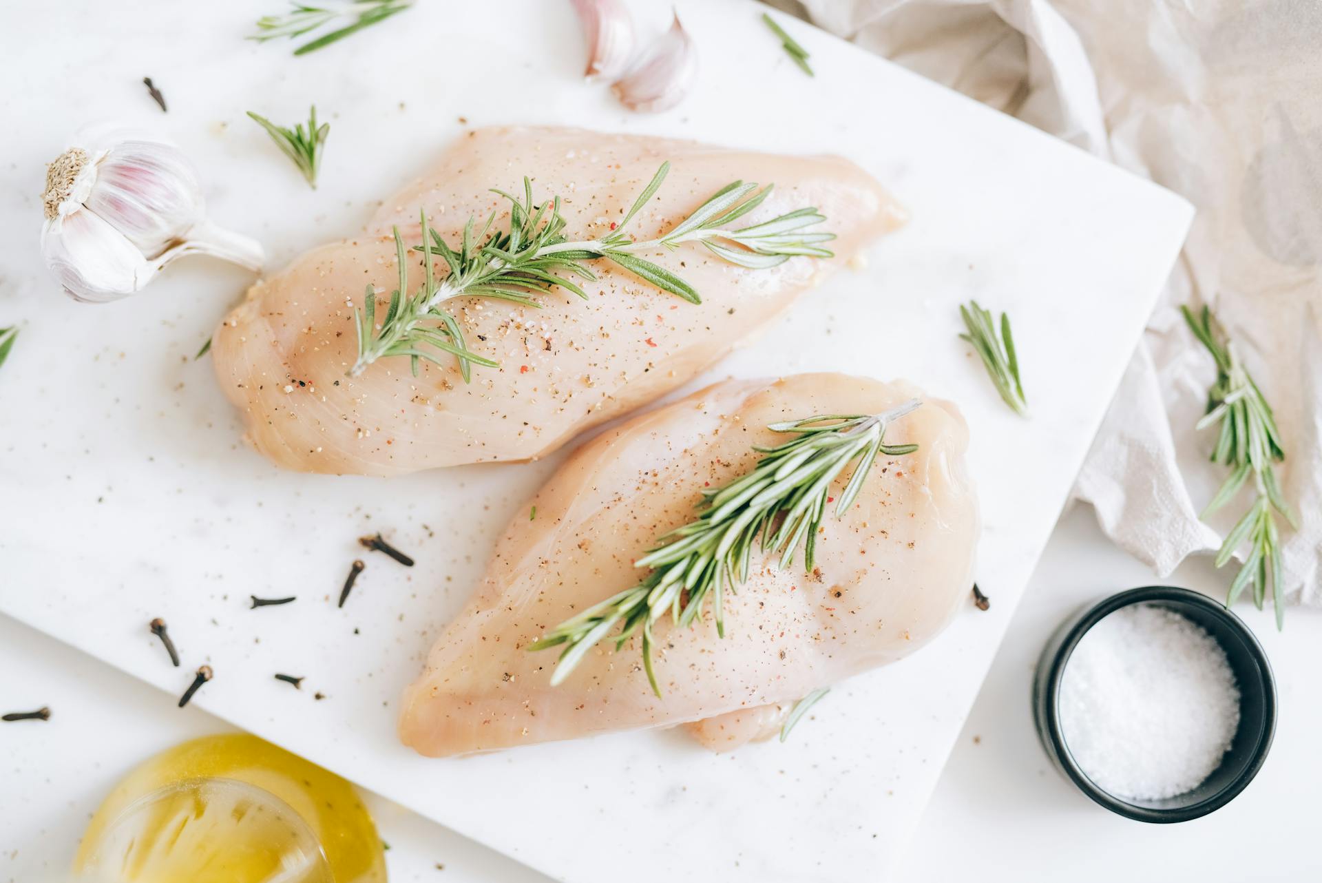 How Long Can You Keep Raw Chicken In The Refrigerator?