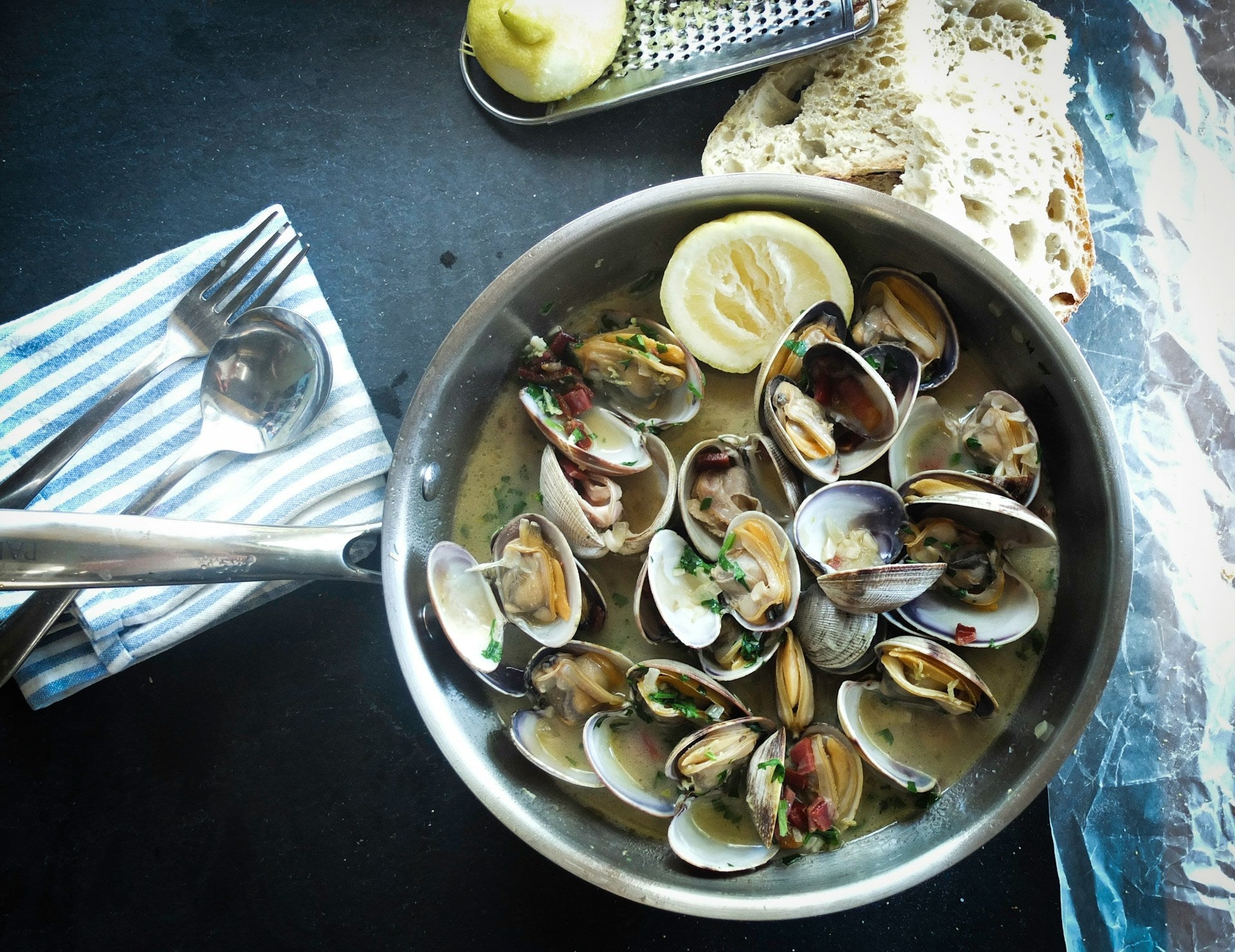 How Long Do Clams Last In The Fridge?