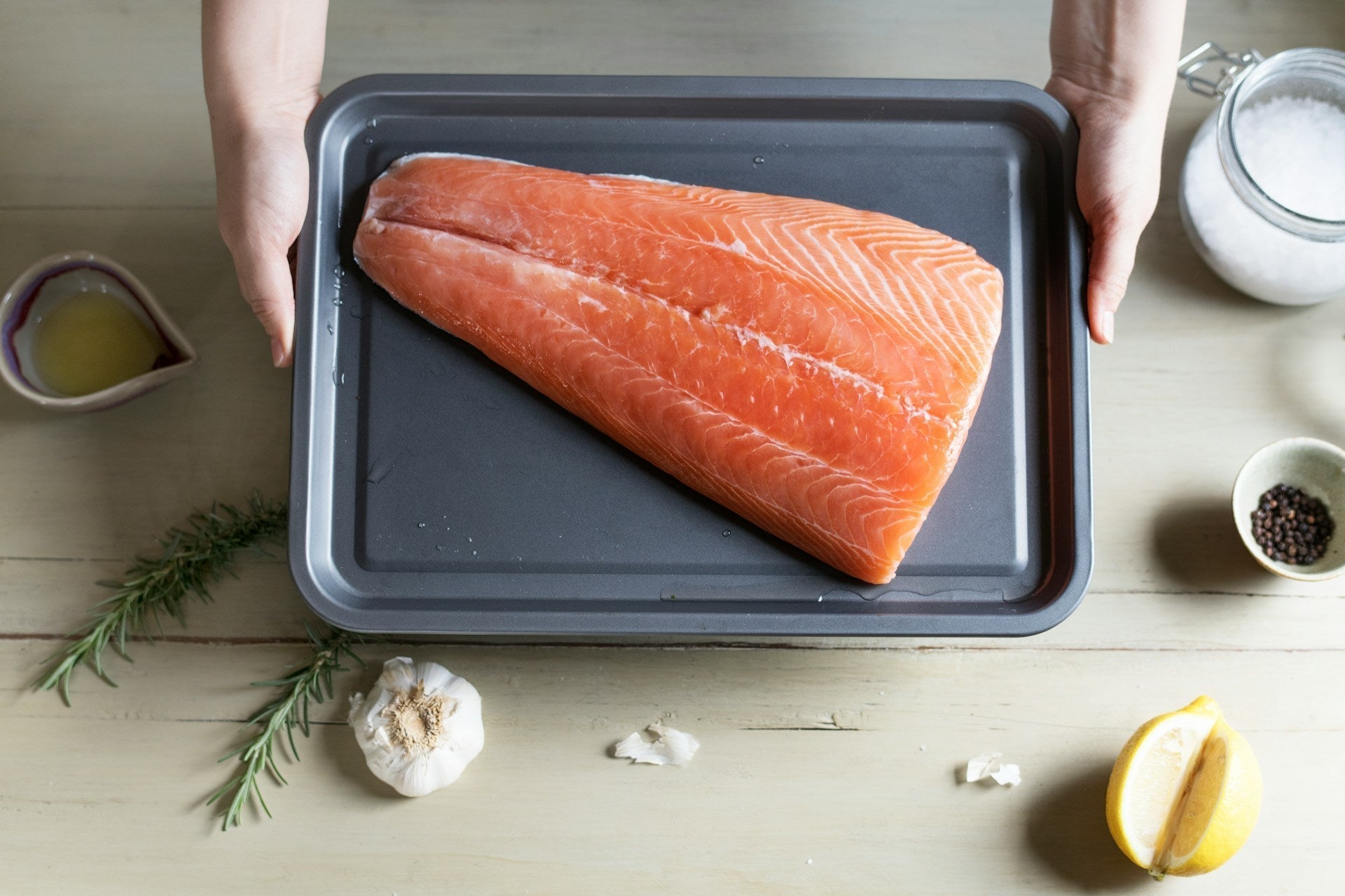 How Long Does Salmon Last In The Fridge Raw?
