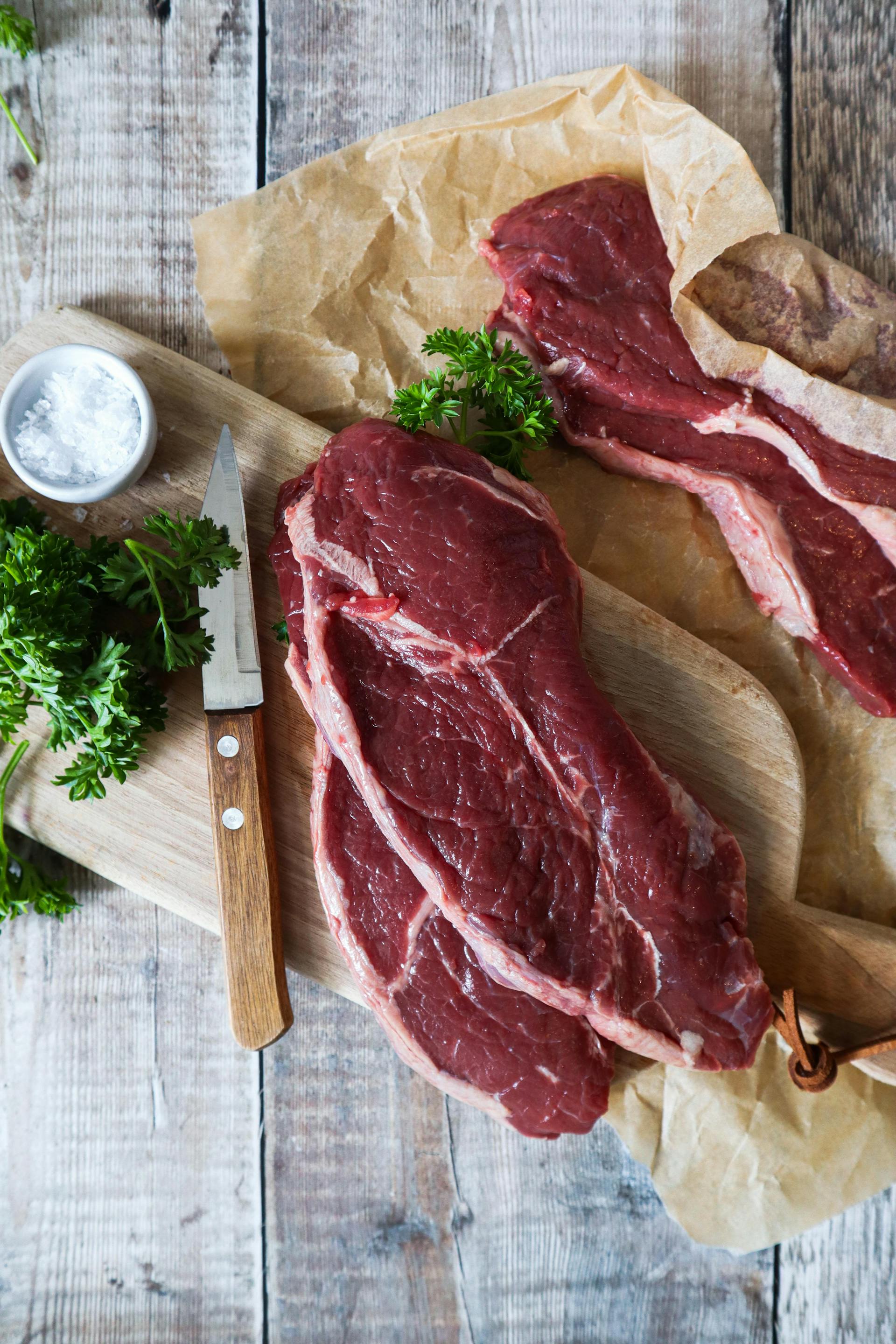 How Long Can Steak Stay In The Fridge Raw?