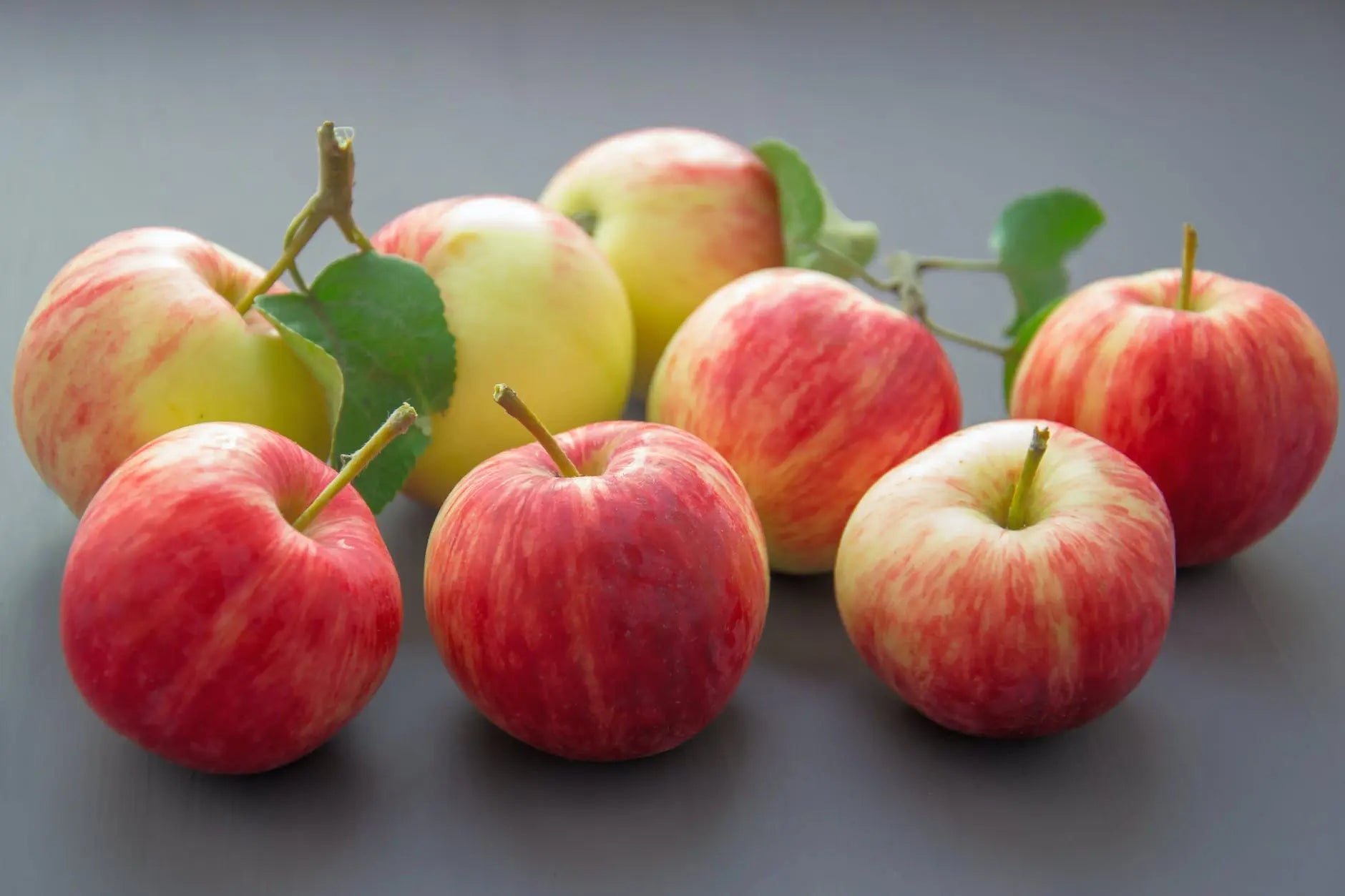 Unlocking-the-Secrets-Apples-in-the-Fridge-Shelf-Life-Unveiled | Fridge.com