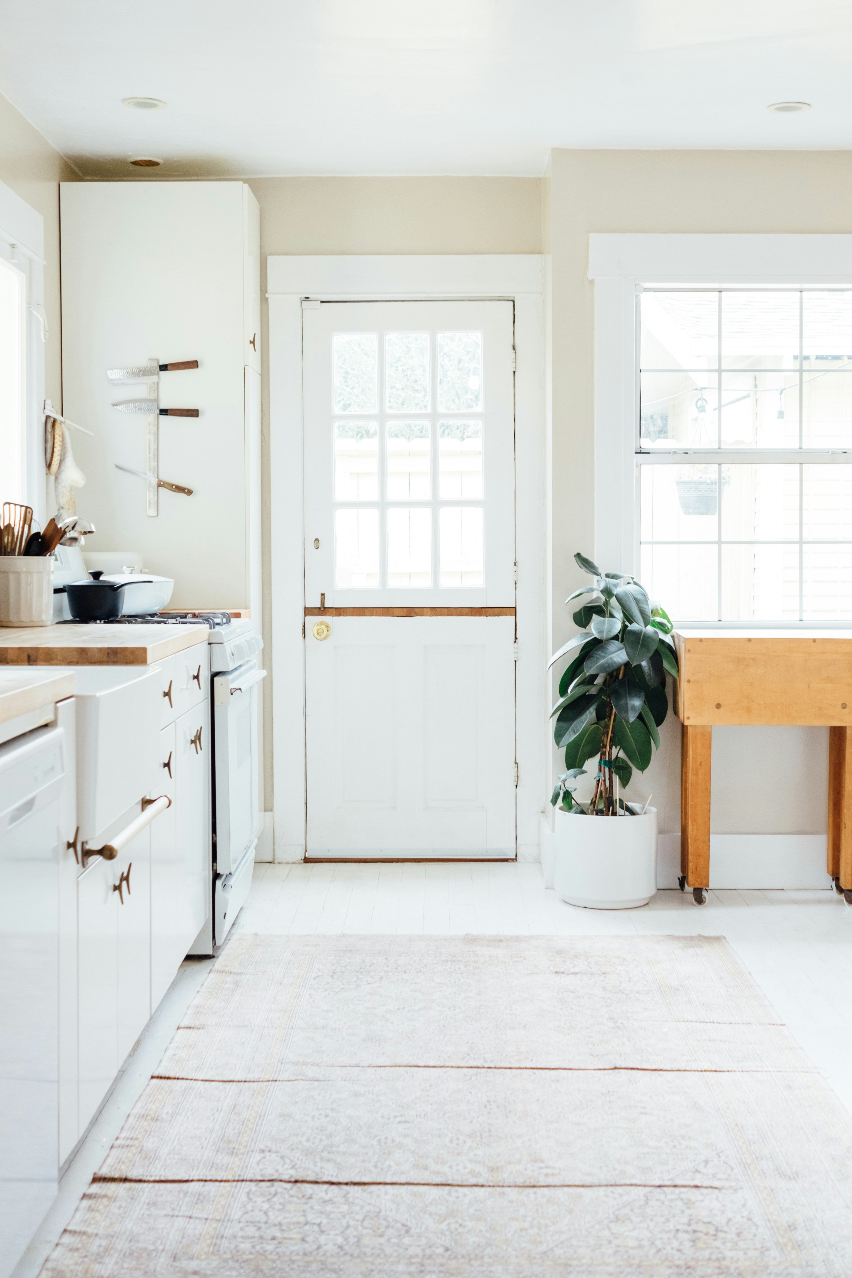 Retro Revival Upgrade Your Kitchen With A Stylish Retro Style Refrigerator | Fridge.com