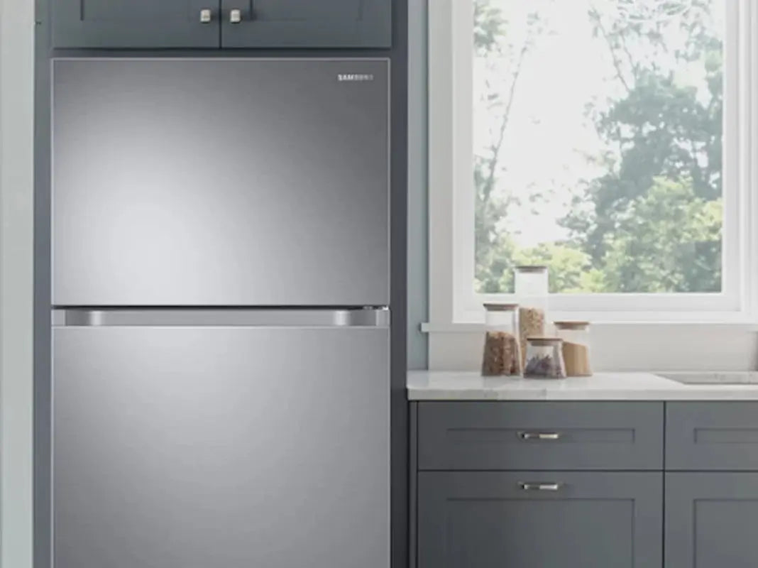 33" Top Freezer Refrigerator 21 Cu. Ft. Energy Star Refrigerator, Custom Panels Not Included | Fridge.com