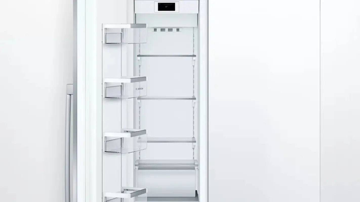 Benchmark 18'' Upright 8.6 Cu. Ft. Refrigerator with Multi Air Flow | Fridge.com