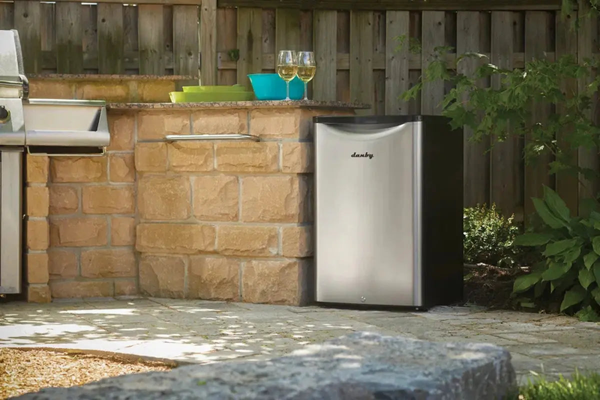 Danby Classic Retro 4.4 Cubic Feet Freestanding Mini Fridge | Fridge.com