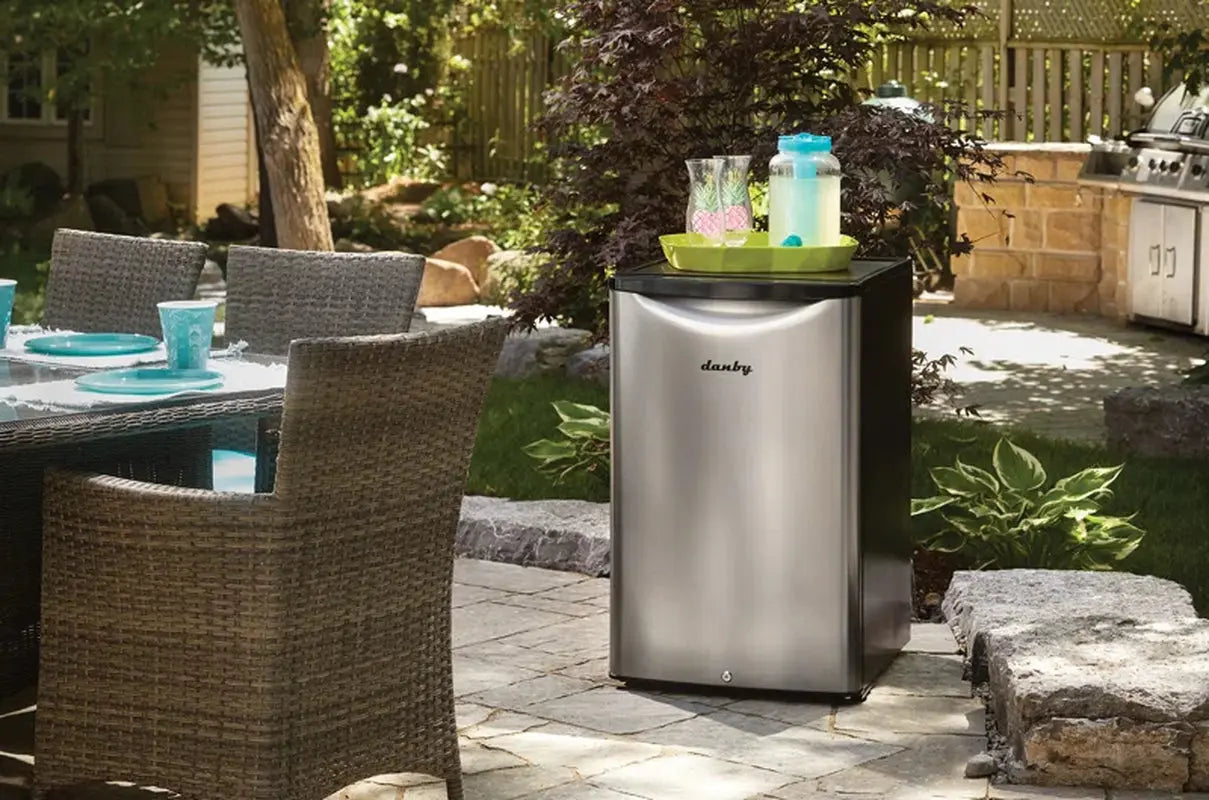 Danby Classic Retro 4.4 Cubic Feet Freestanding Mini Fridge | Fridge.com