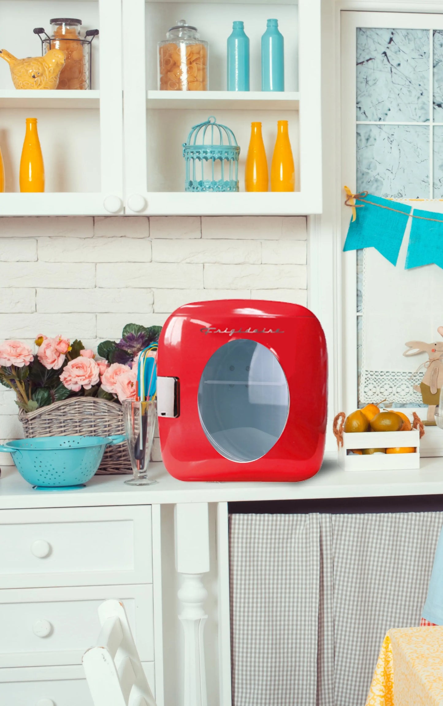 Frigidaire Portable Retro 12-Can Capacity Mini Cooler, EFMIS462, Red | Fridge.com