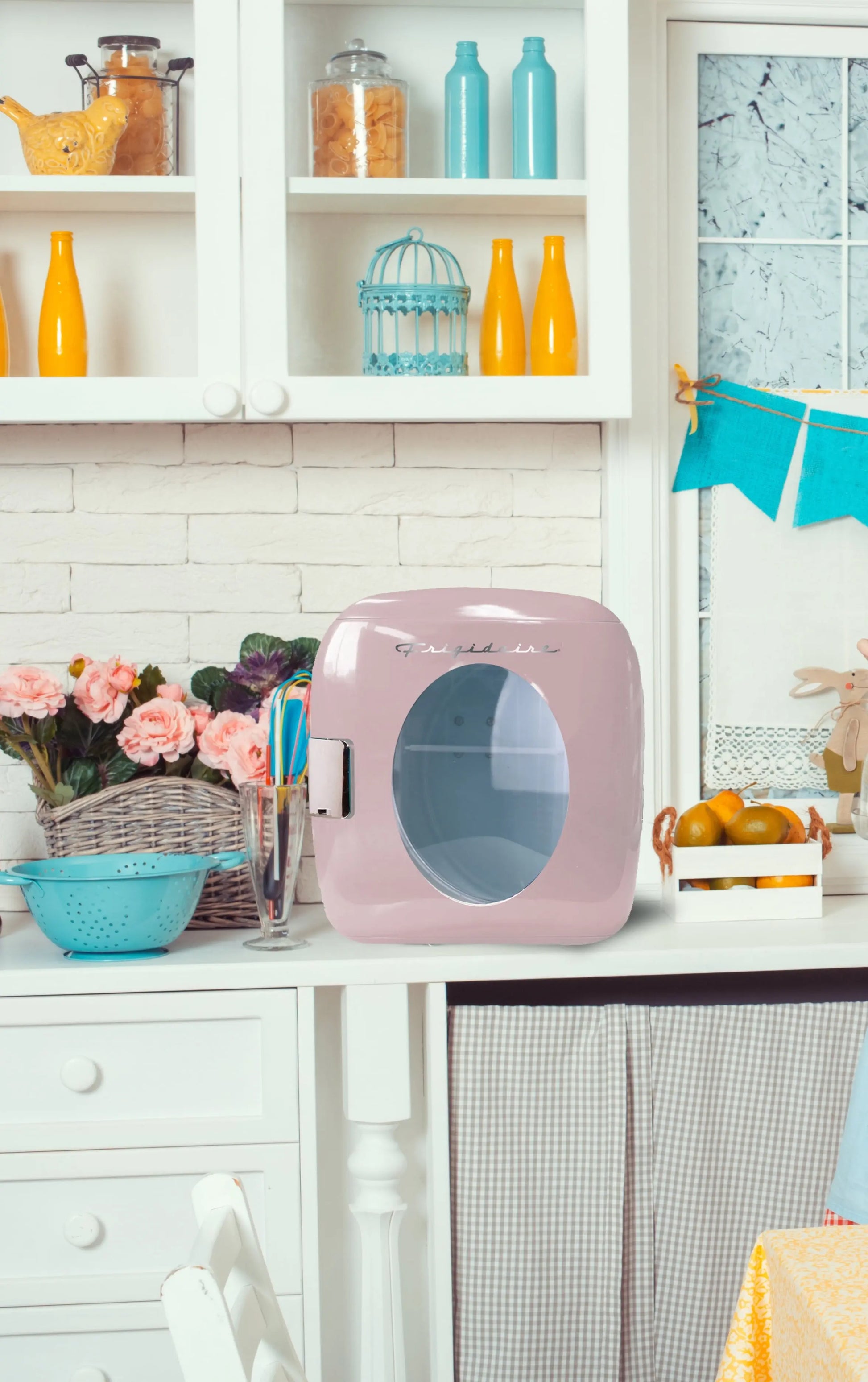 Frigidaire Portable Retro 12-Can Mini Fridge EFMIS462, Pink | Fridge.com