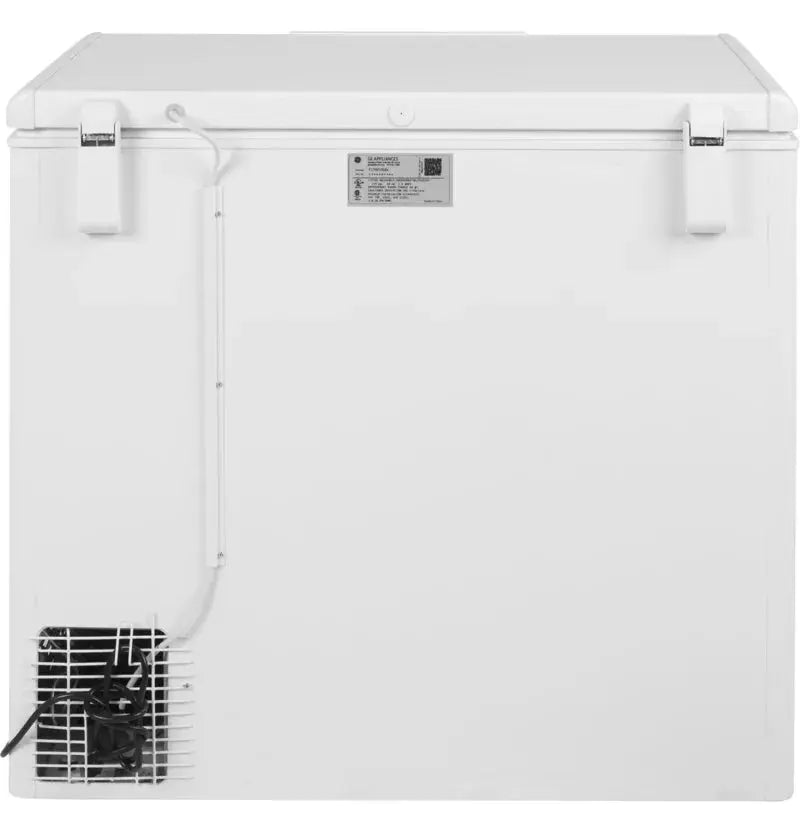 GE Appliances 8.8 Cubic Feet Cu. Ft. Garage Ready Chest Freezer with Adjustable Temperature Controls | Fridge.com