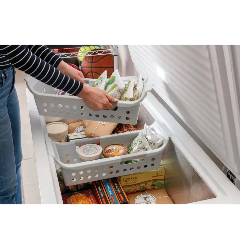 GE Appliances 8.8 Cubic Feet Cu. Ft. Garage Ready Chest Freezer with Adjustable Temperature Controls | Fridge.com