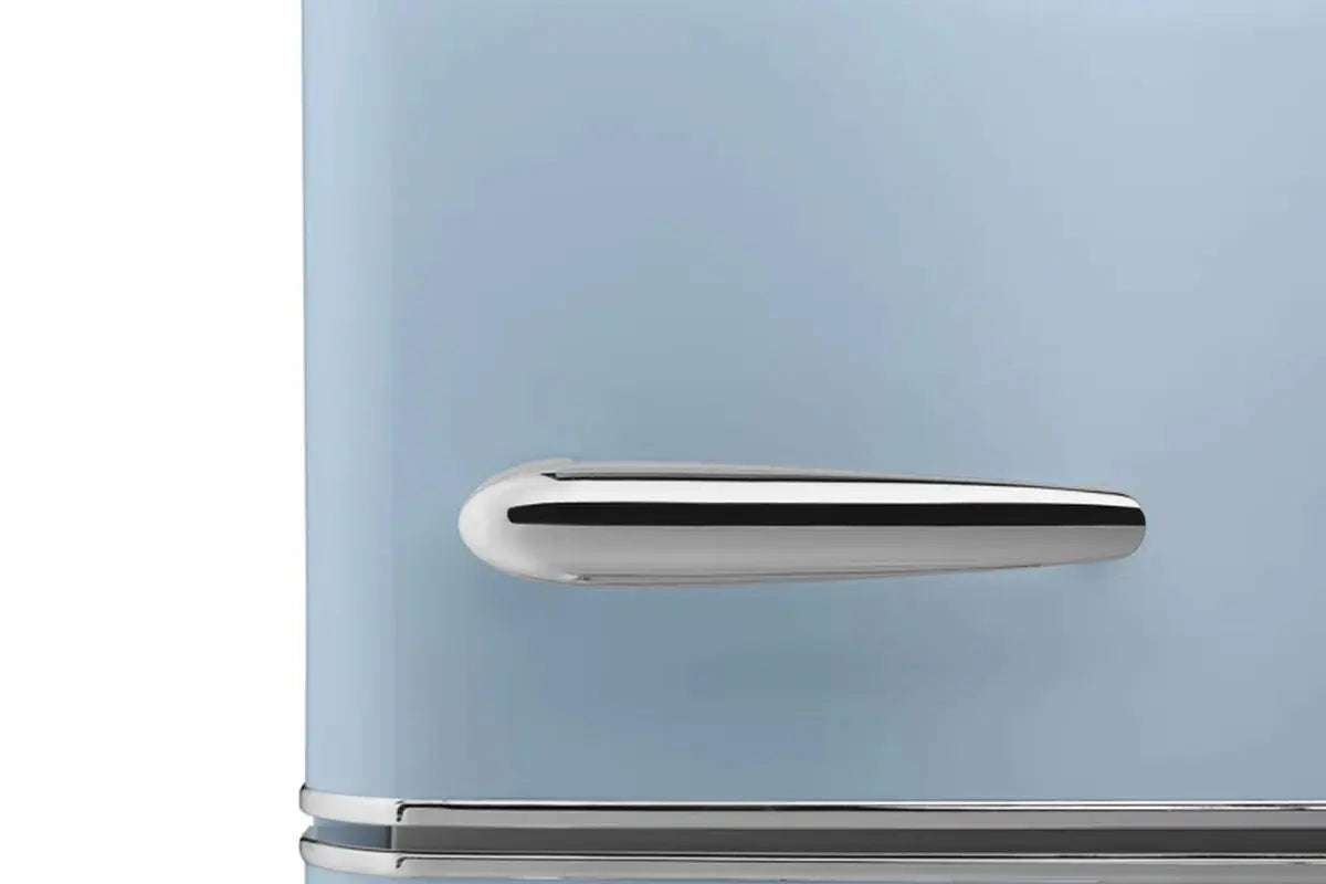 Iio 22" 7 Cubic Feet Energy Star Bottom Freezer Refrigerator | Fridge.com