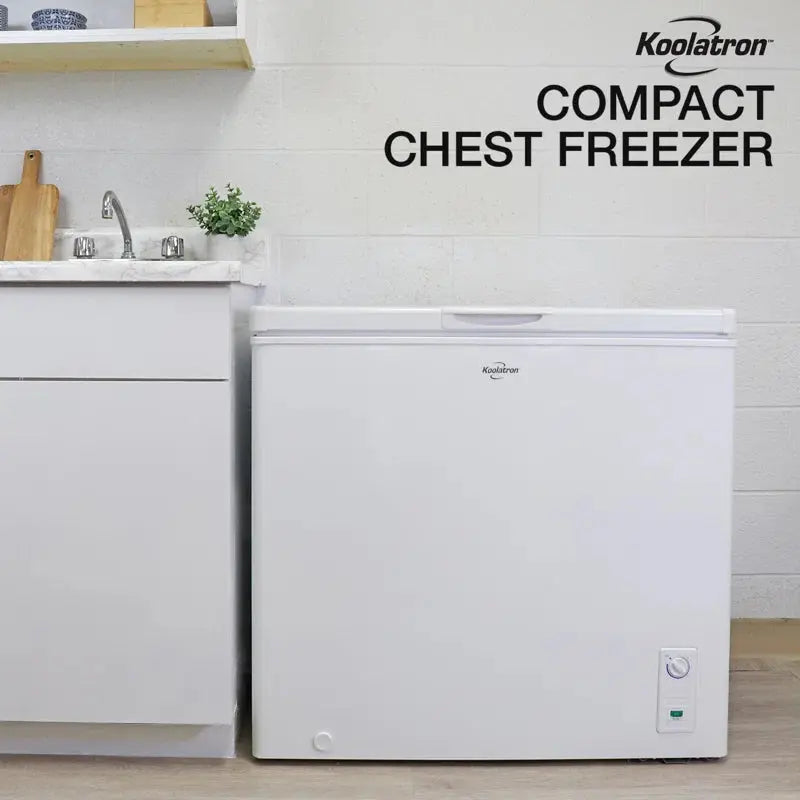 Koolatron Large Chest Freezer 7.0 Cu Ft (195L) White, Manual Defrost | Fridge.com