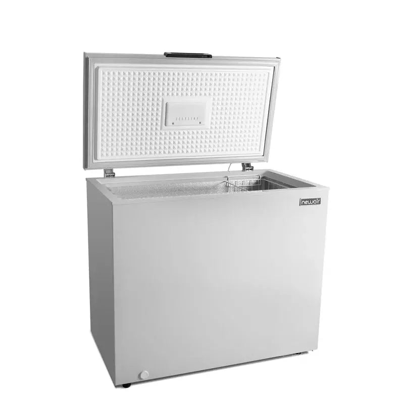 Newair 7 Cubic Feet Cu. Ft. Garage Ready Chest Freezer with Adjustable Temperature Controls | Fridge.com