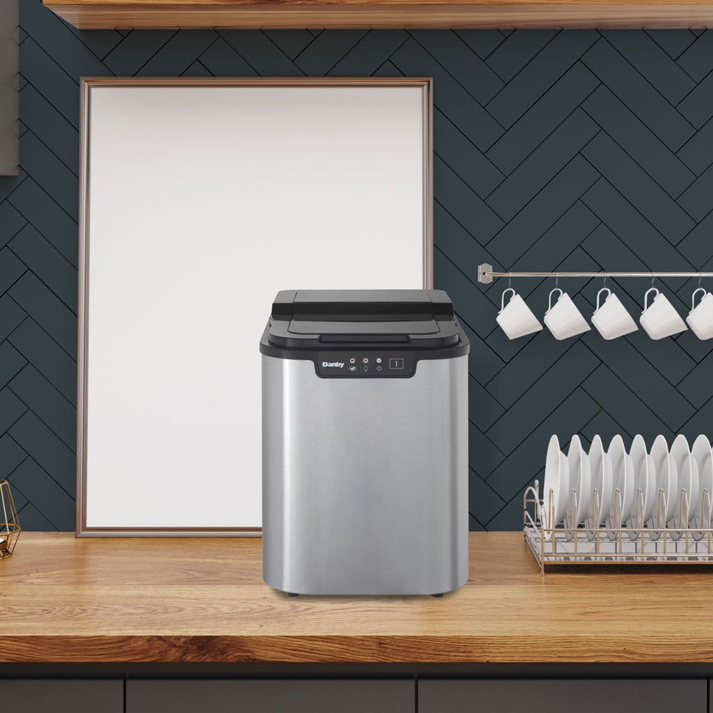Danby 25 lb. Daily Production Cube Ice - View 5 | Fridge.com