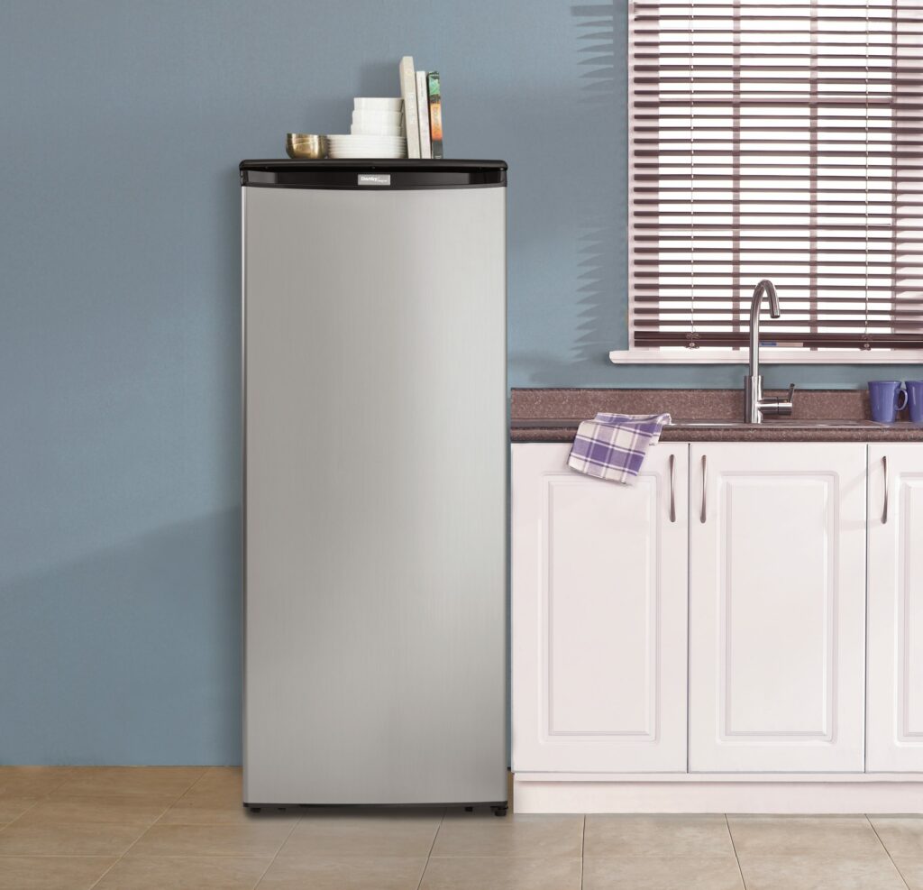 Danby Designer Danby DUFM085A4BSLDD-6 8.5 cu.ft. Garage Ready Upright Freezer With 5 Shelves, Mechanical Thermostat And Manual Defrost, Energy Star Rated - View 6 | Fridge.com