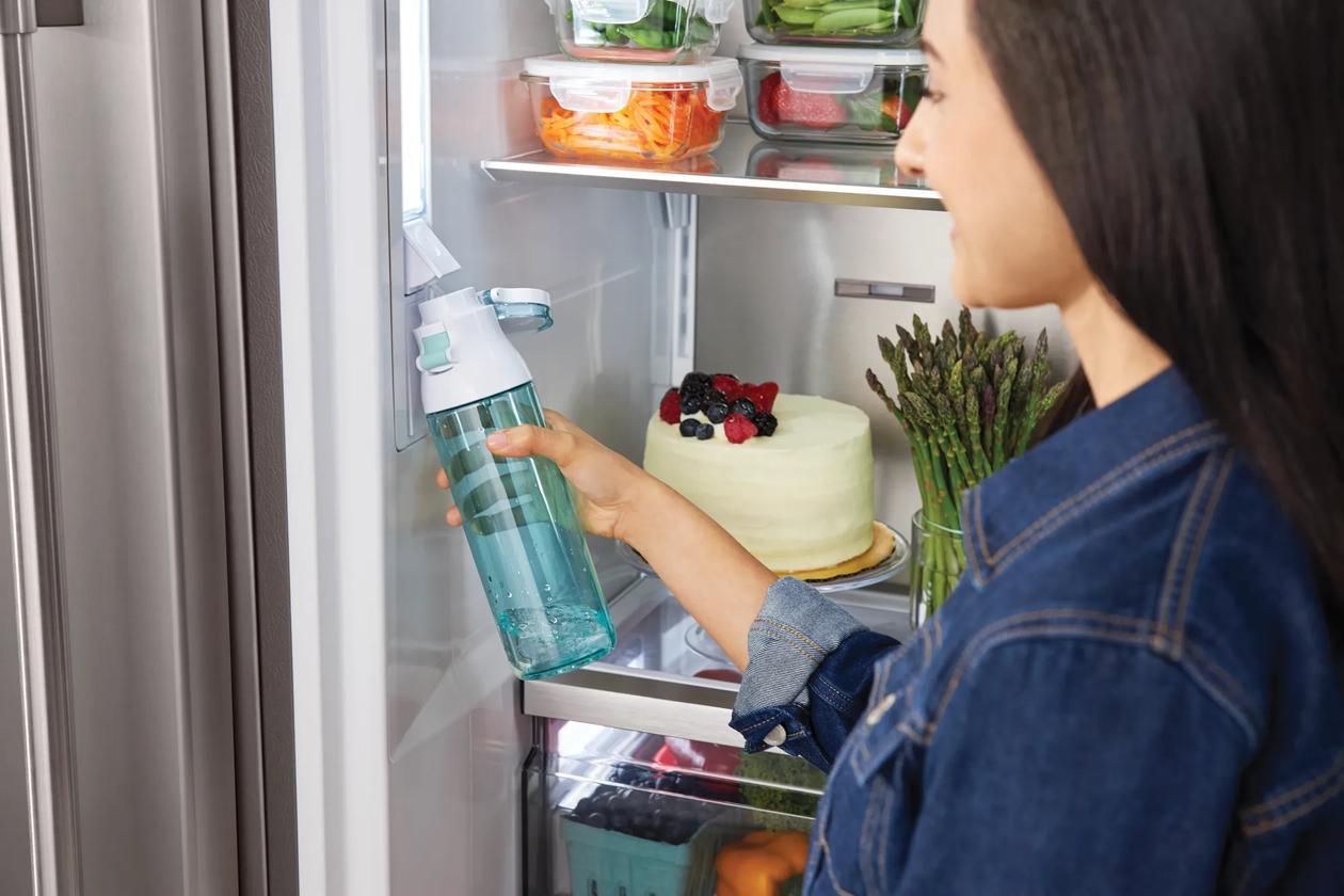 Frigidaire USA Professional Stainless Steel Refrigerator Freezer Combo & Trim FPRU19F8WF FPFU19F8WF TRMKTEZ2LV79 - View 6 | Fridge.com