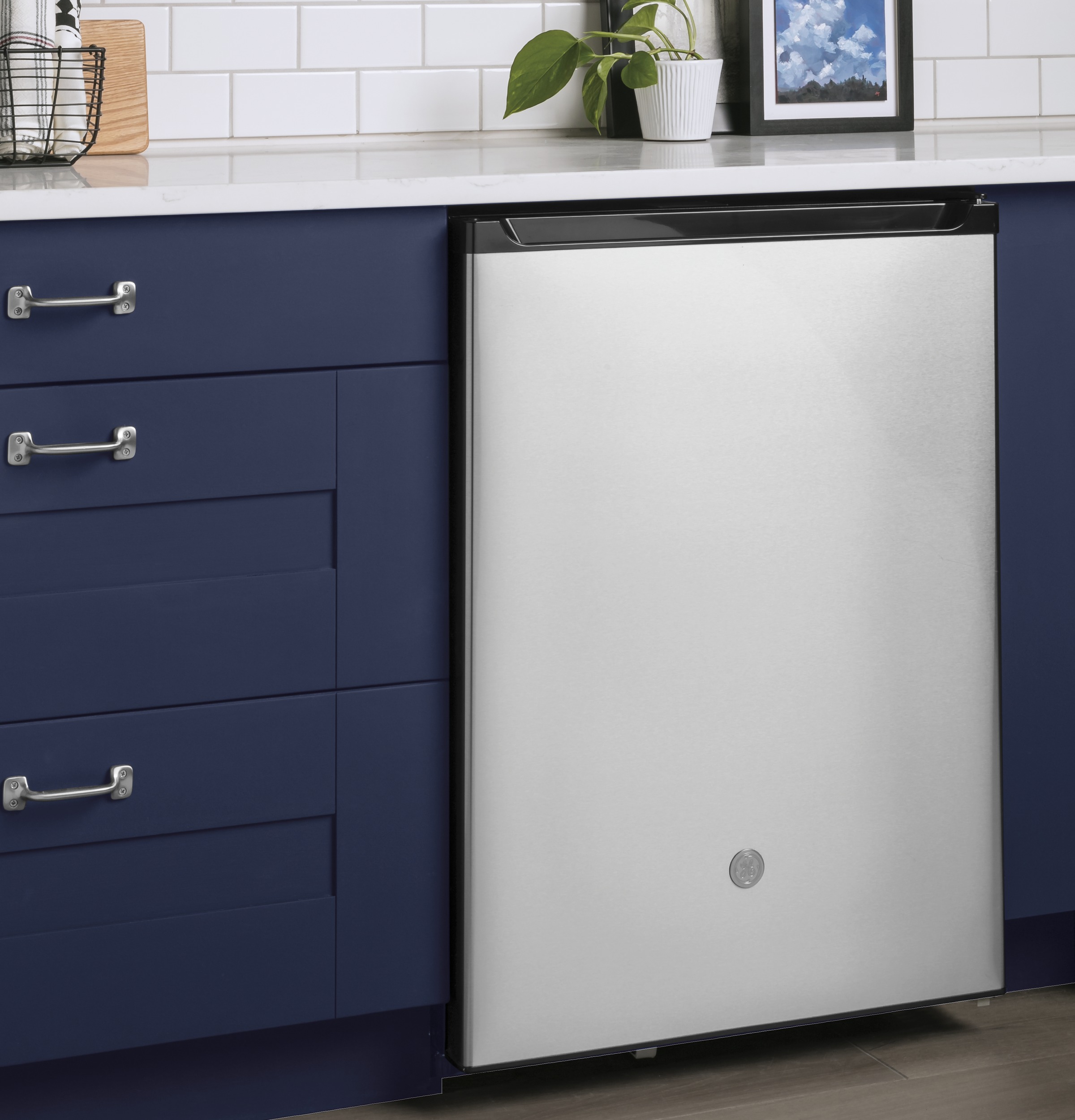 5.6 cu. ft. Convertible Mini Fridge With Freezer - View 5 | Fridge.com