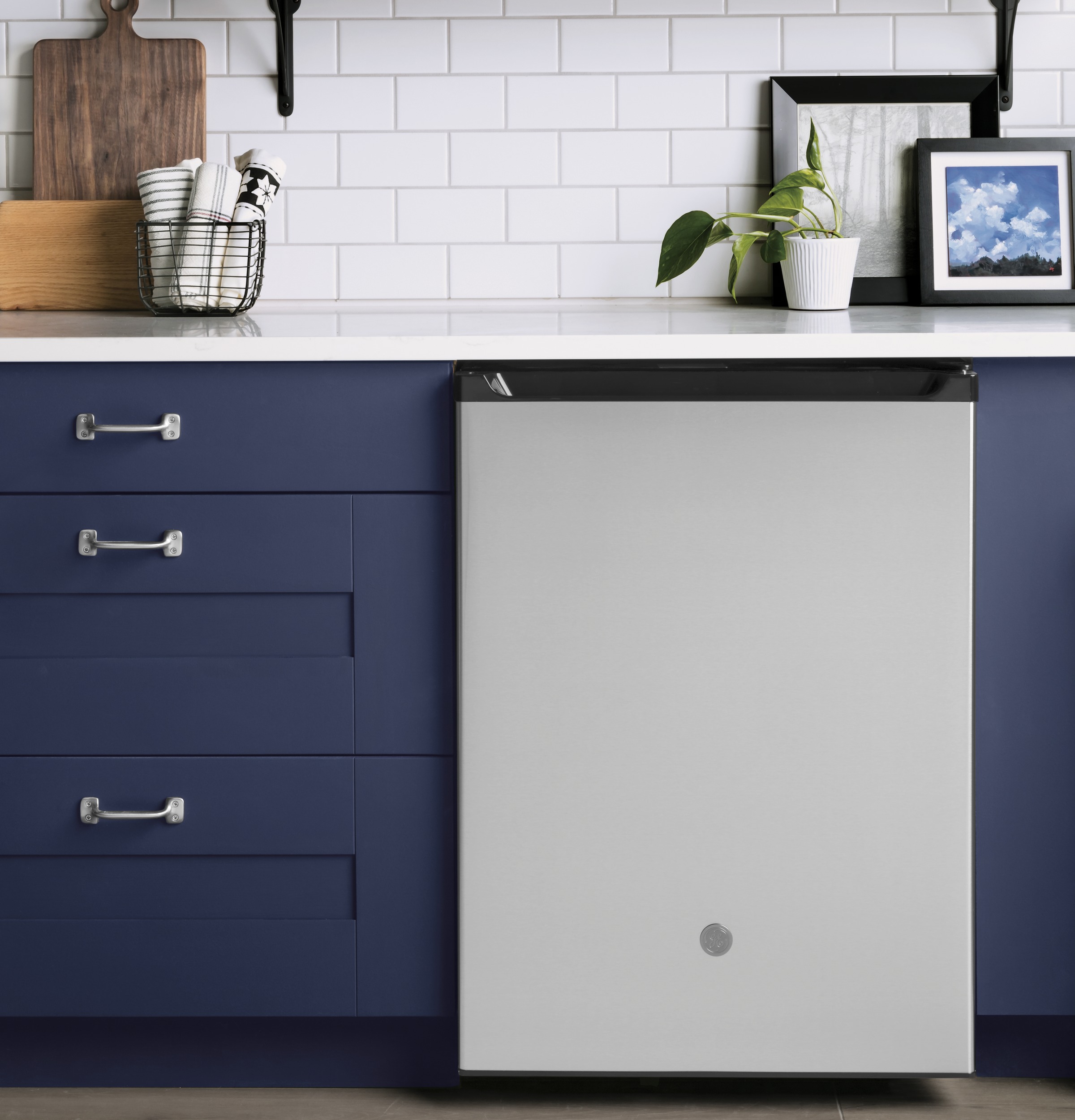 5.6 cu. ft. Convertible Mini Fridge With Freezer - View 6 | Fridge.com