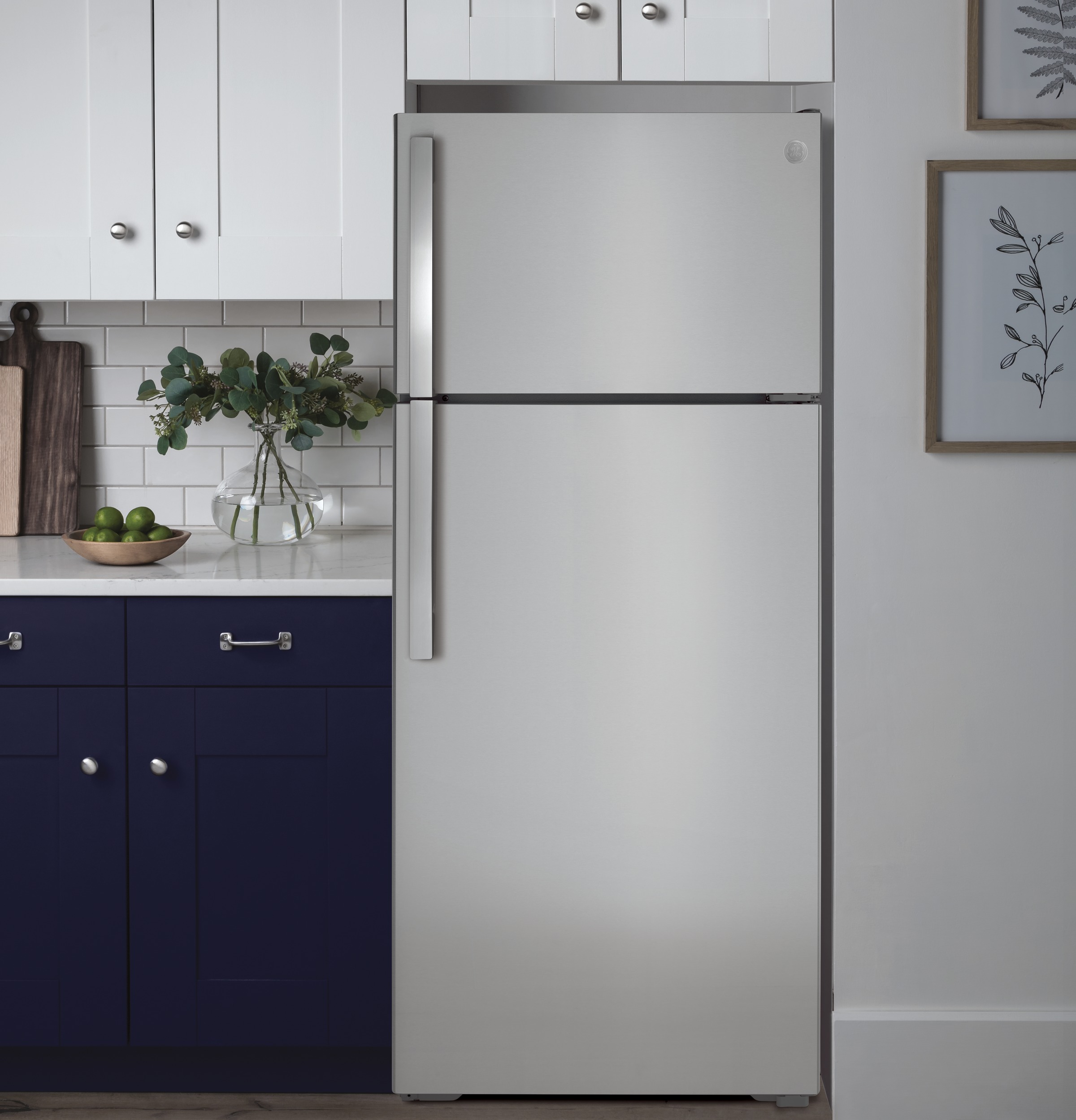 28" Top Freezer 17.5 cu. ft. Energy Star Refrigerator - View 6 | Fridge.com