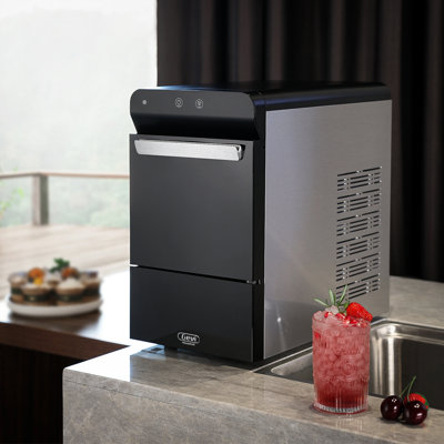 The 30 lbs. Daily Countertop Nugget Potable Ice Maker | Fridge.com