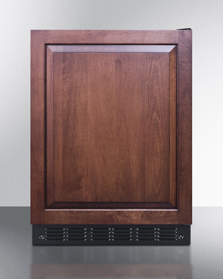 Summit Appliance 5.5 Cubic Feet Freestanding Mini Fridge | Fridge.com