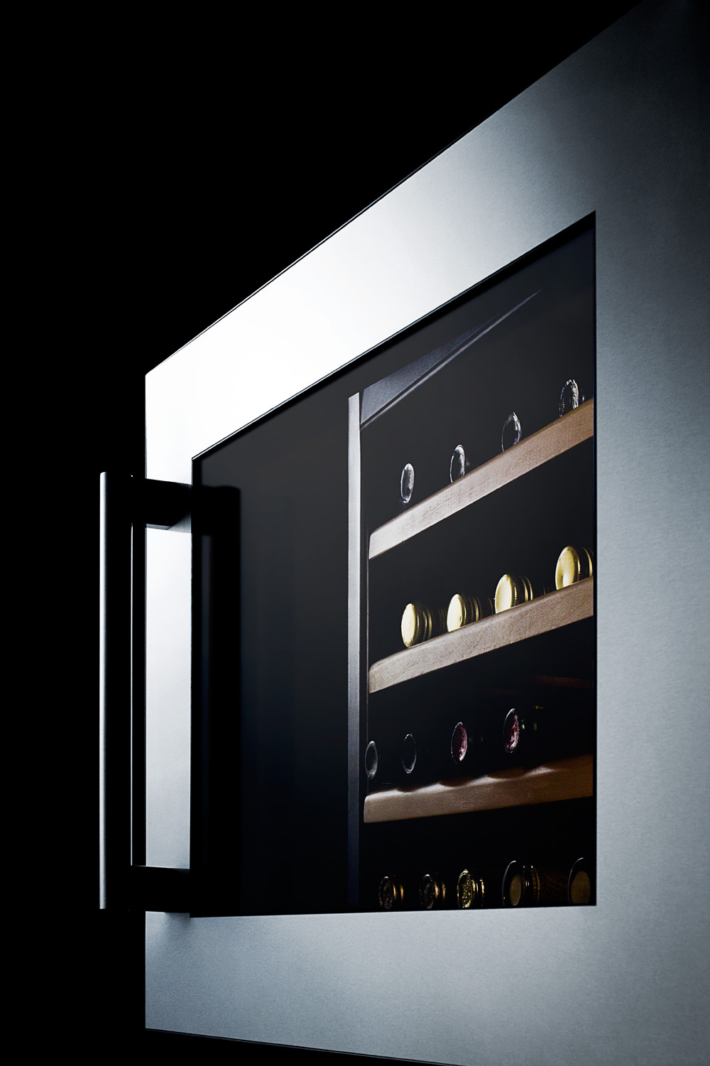 Summit Appliance Single Zone 23.25'' Built-In 28 Bottle Wine Refrigerator With Reversible Door - View 4 | Fridge.com