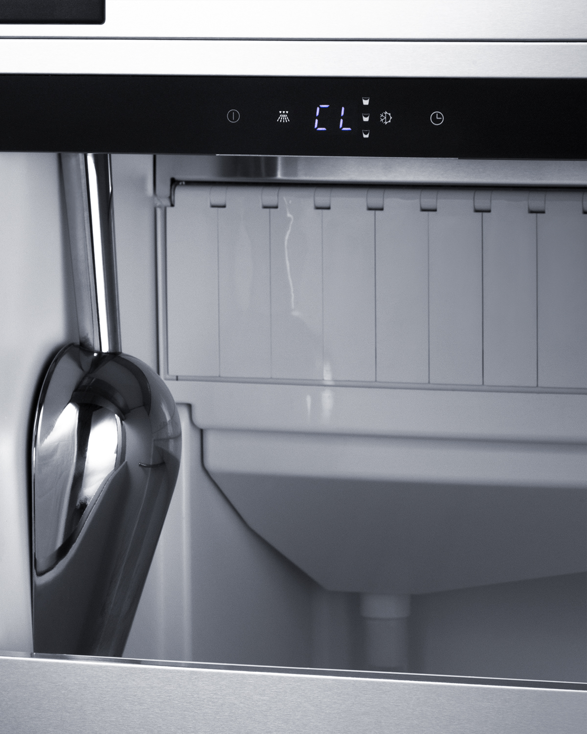 Summit Appliance ADA Compliant 68 lb. Outdoor Clear Icemaker - View 3 | Fridge.com