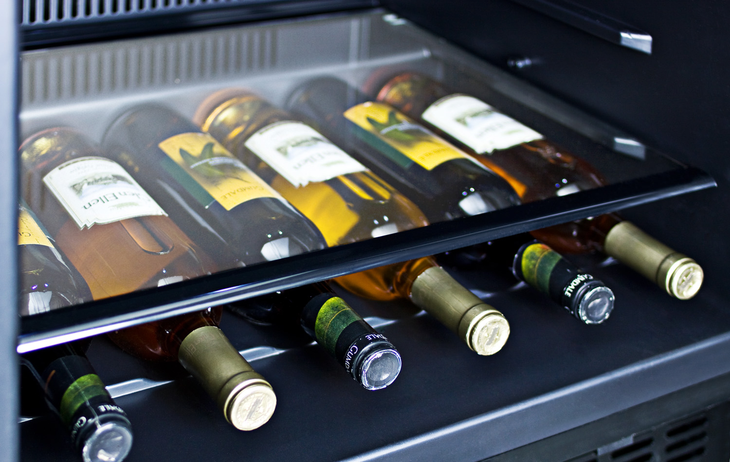 Summit Appliance 4.6 Cubic Feet Convertible Mini Fridge - View 5 | Fridge.com
