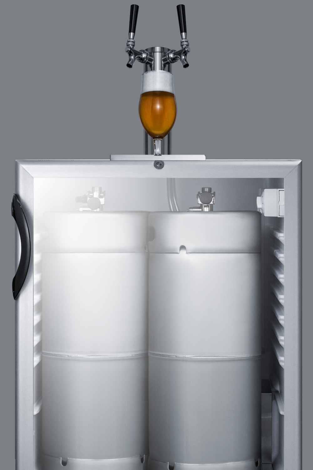 Summit Commercial 23" Built In Kegerator SBC56GBIADA - View 4 | Fridge.com
